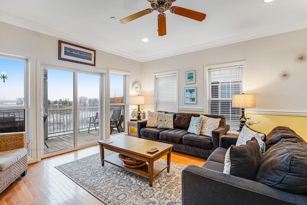 Townhouse with marsh & river views - access to crabbing dock & pool — Folly Beach, SC — vacation rental