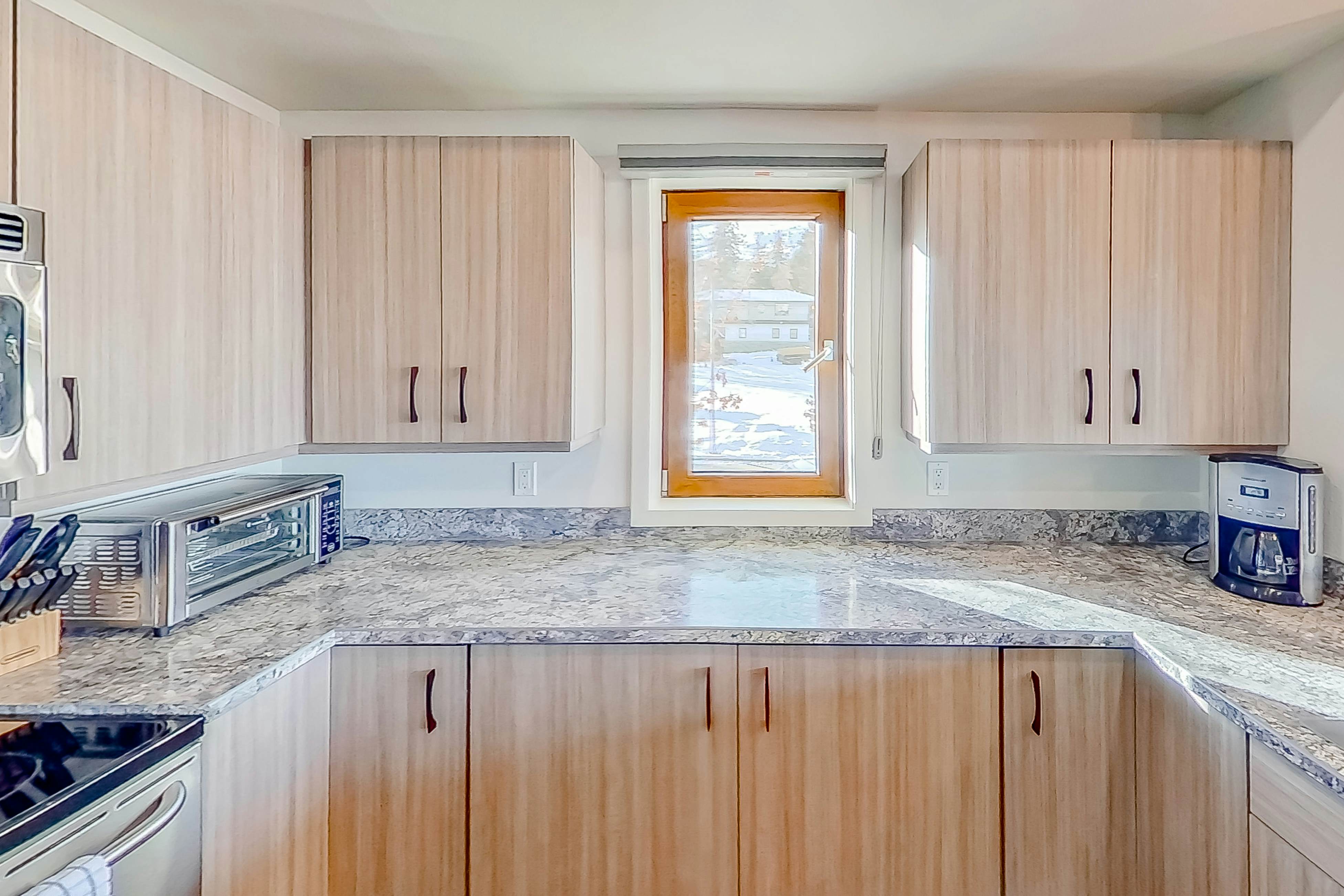 Chelan Resort Suites - Comfort by the Lake 201