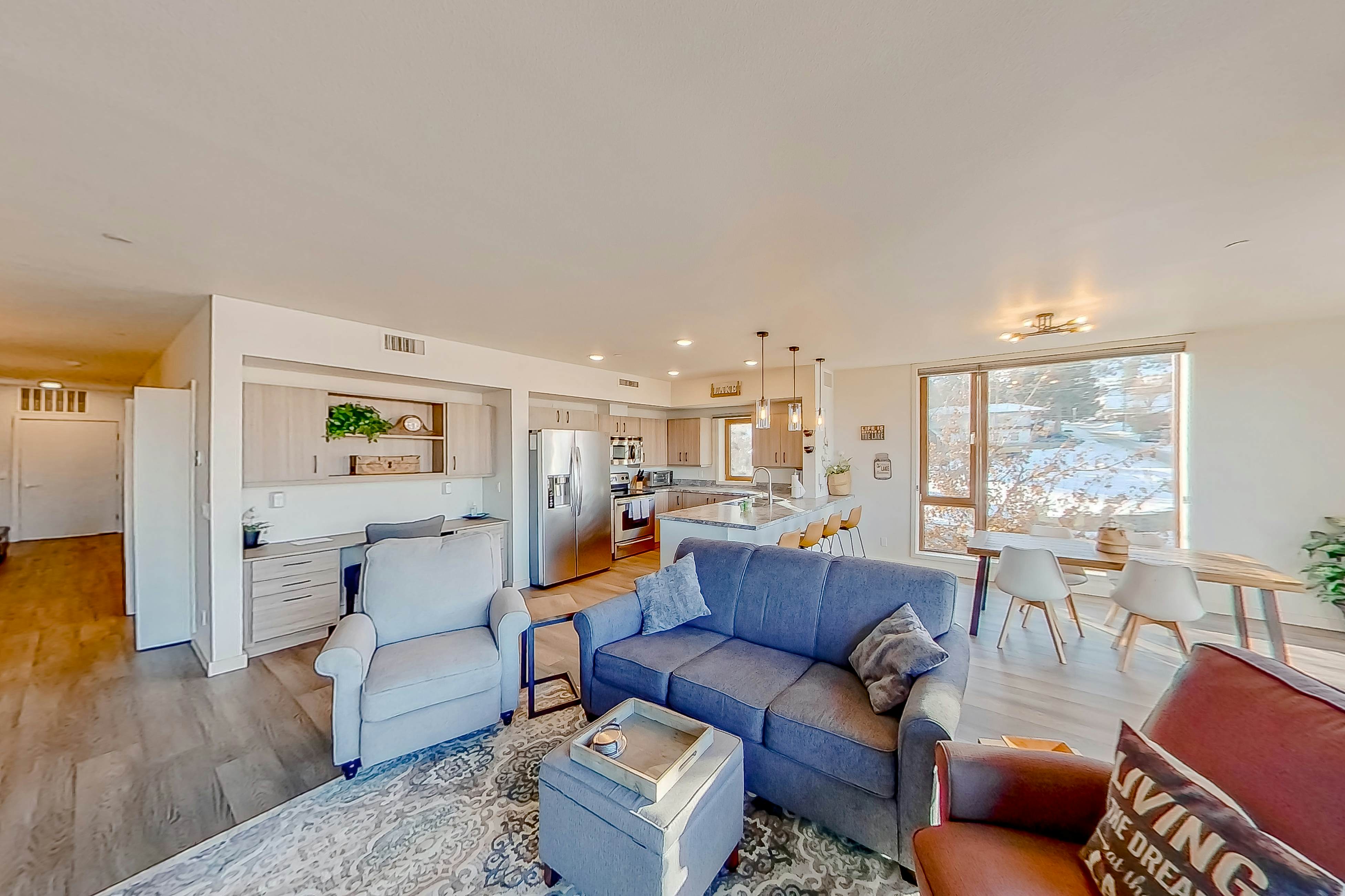 Chelan Resort Suites - Comfort by the Lake 201