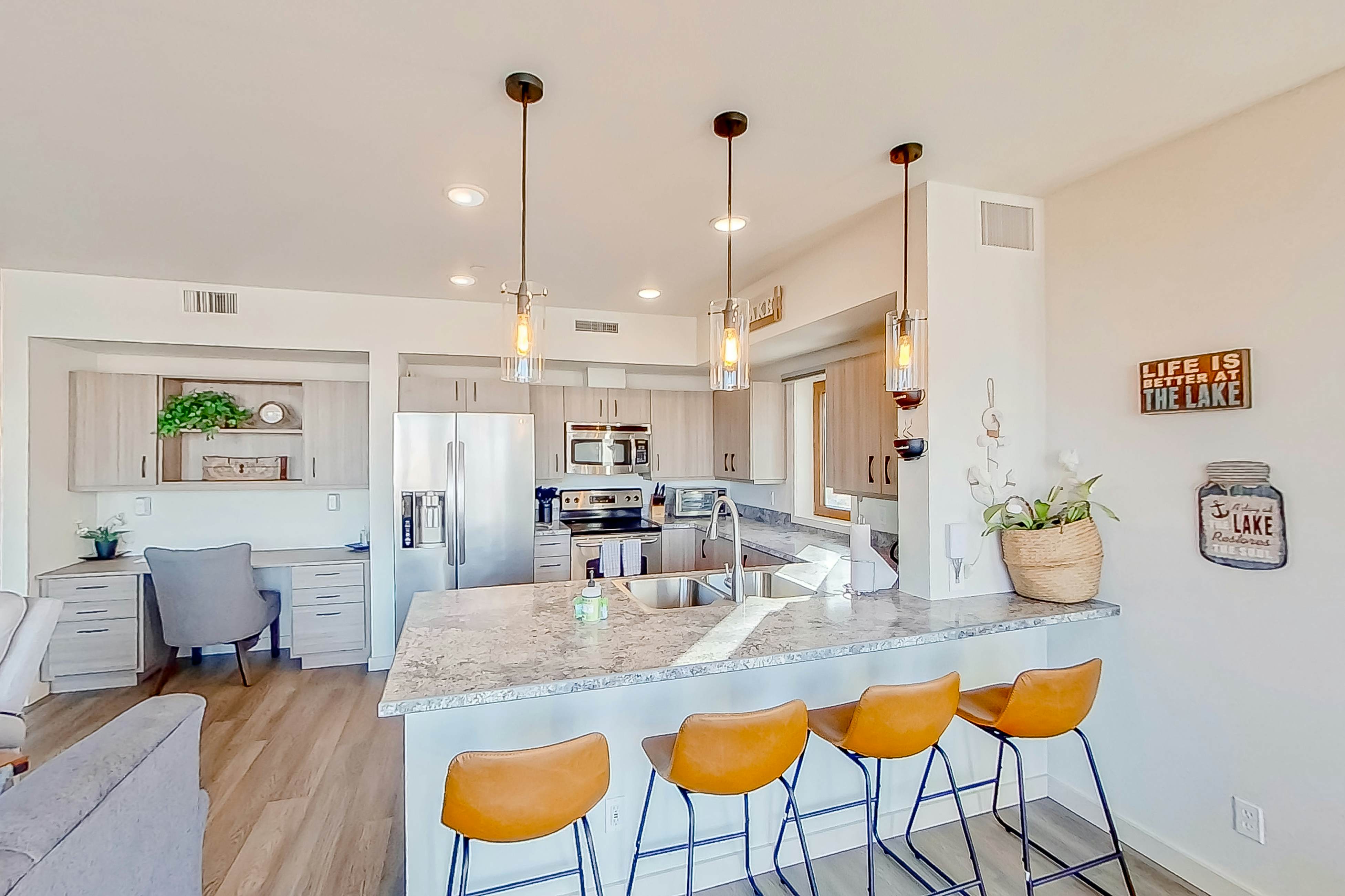 Chelan Resort Suites - Comfort by the Lake 201