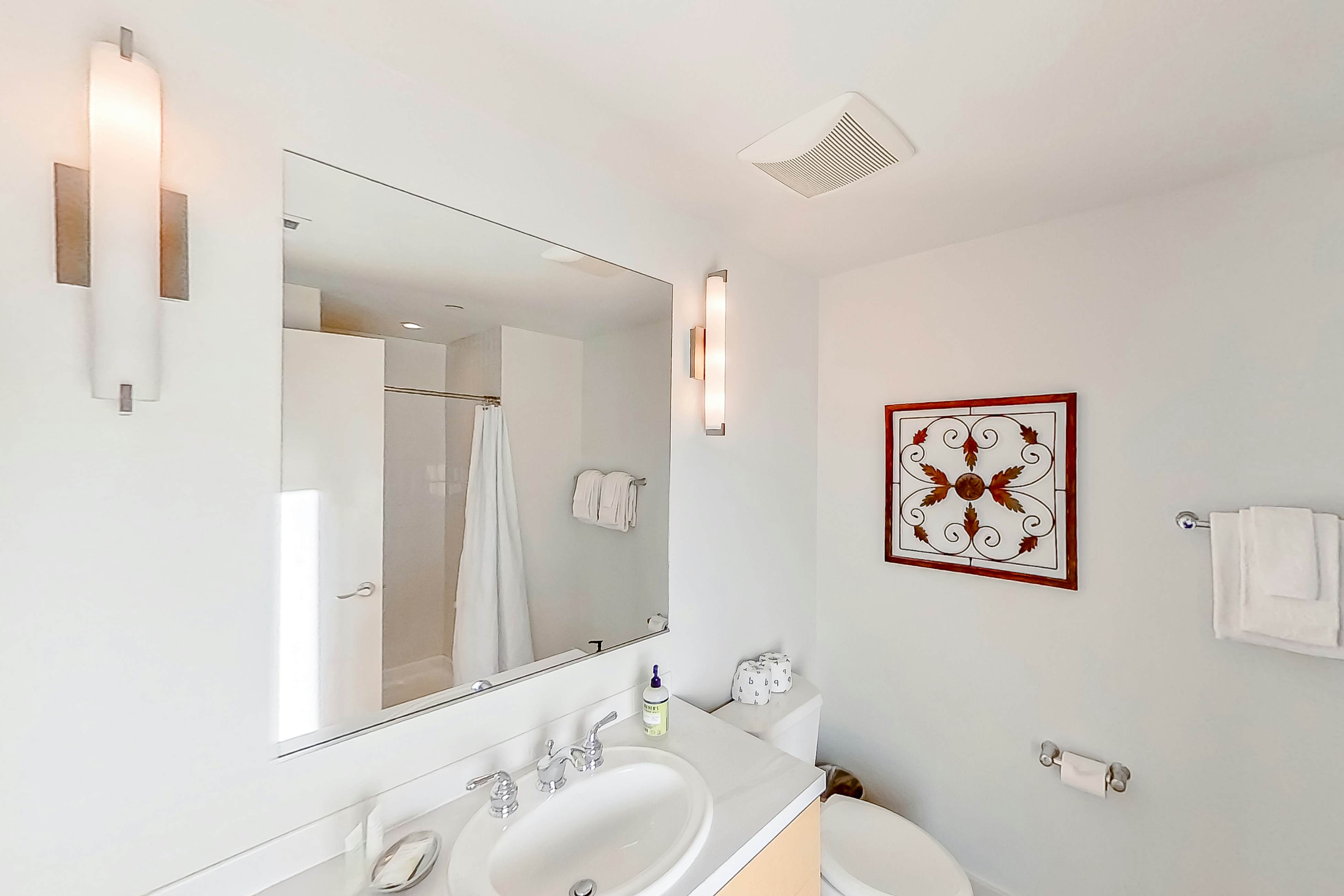 Chelan Resort Suites - Comfort by the Lake 201