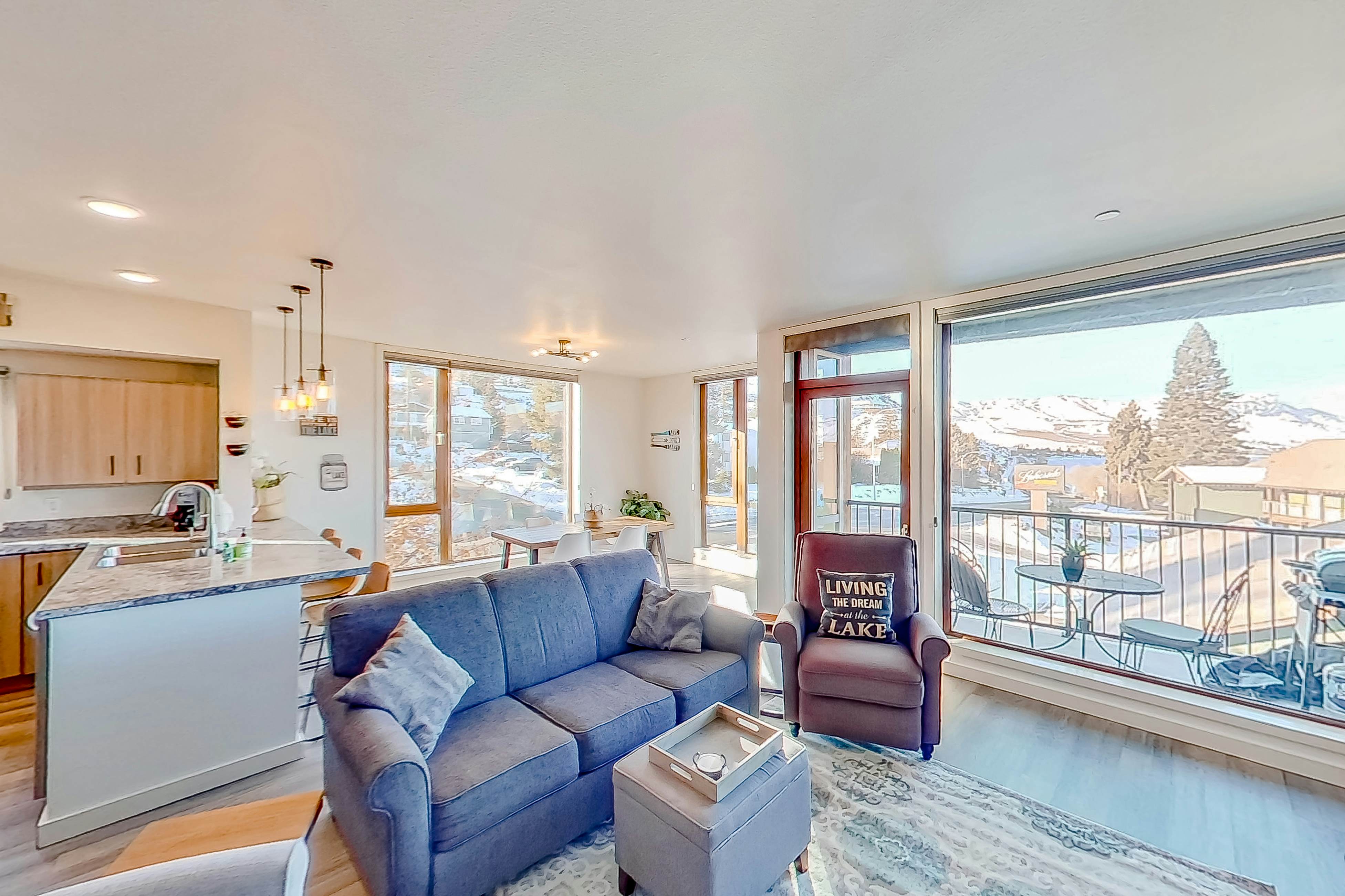 Chelan Resort Suites - Comfort by the Lake 201