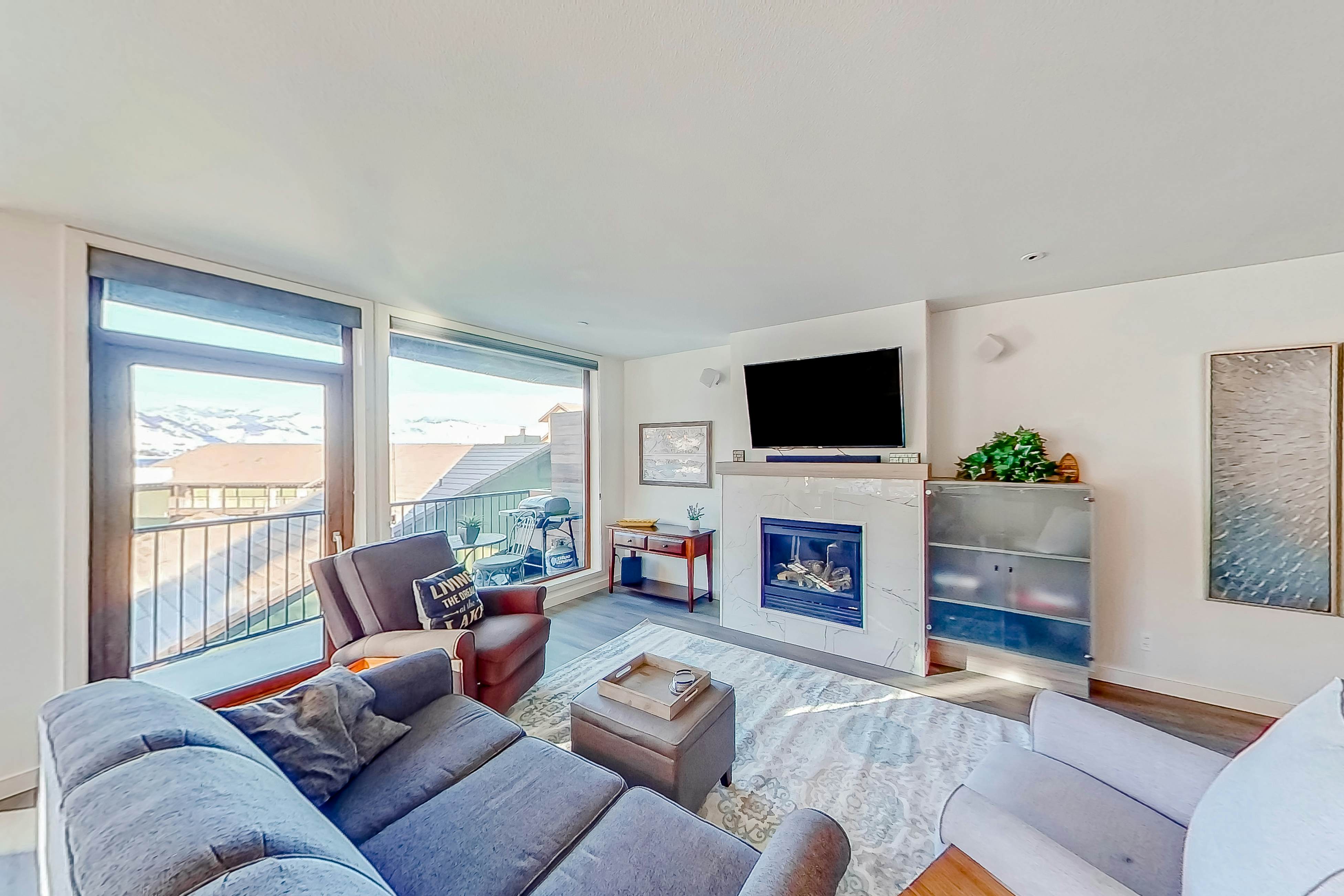 Chelan Resort Suites - Comfort by the Lake 201