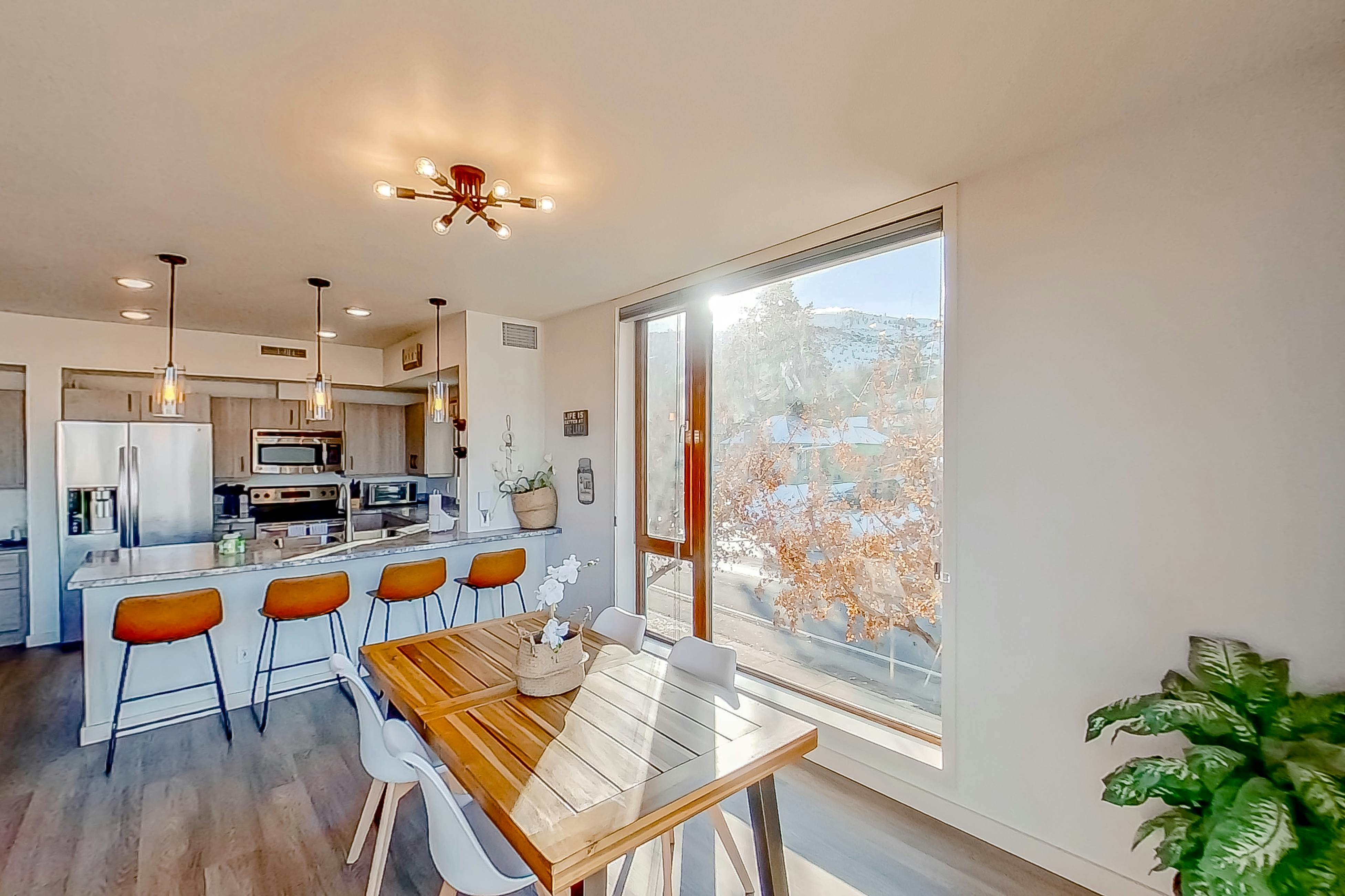 Chelan Resort Suites - Comfort by the Lake 201