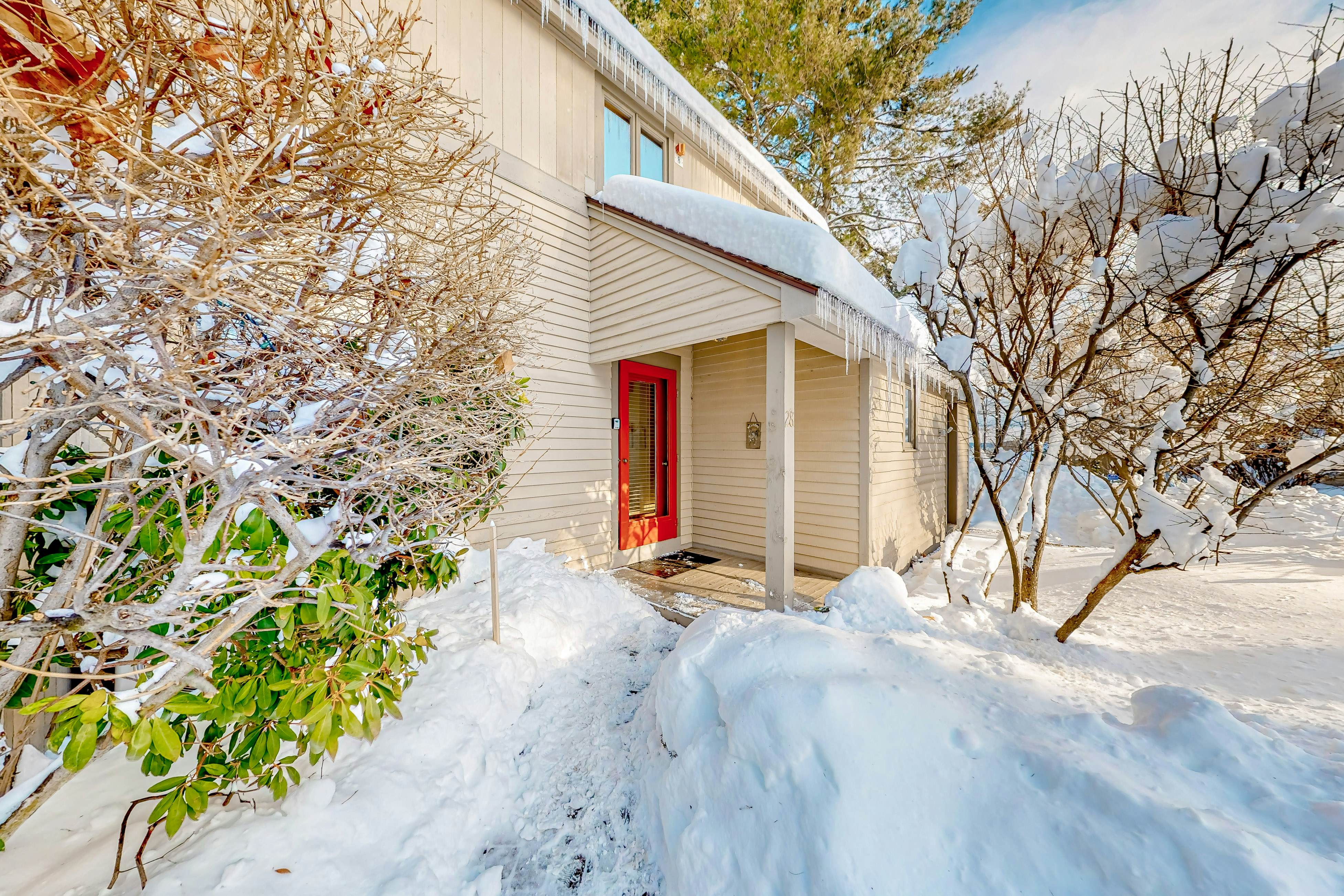 Samoset Condo on Lake Winnipesaukee 2 BD Gilford, NH Vacation Rental Vacasa