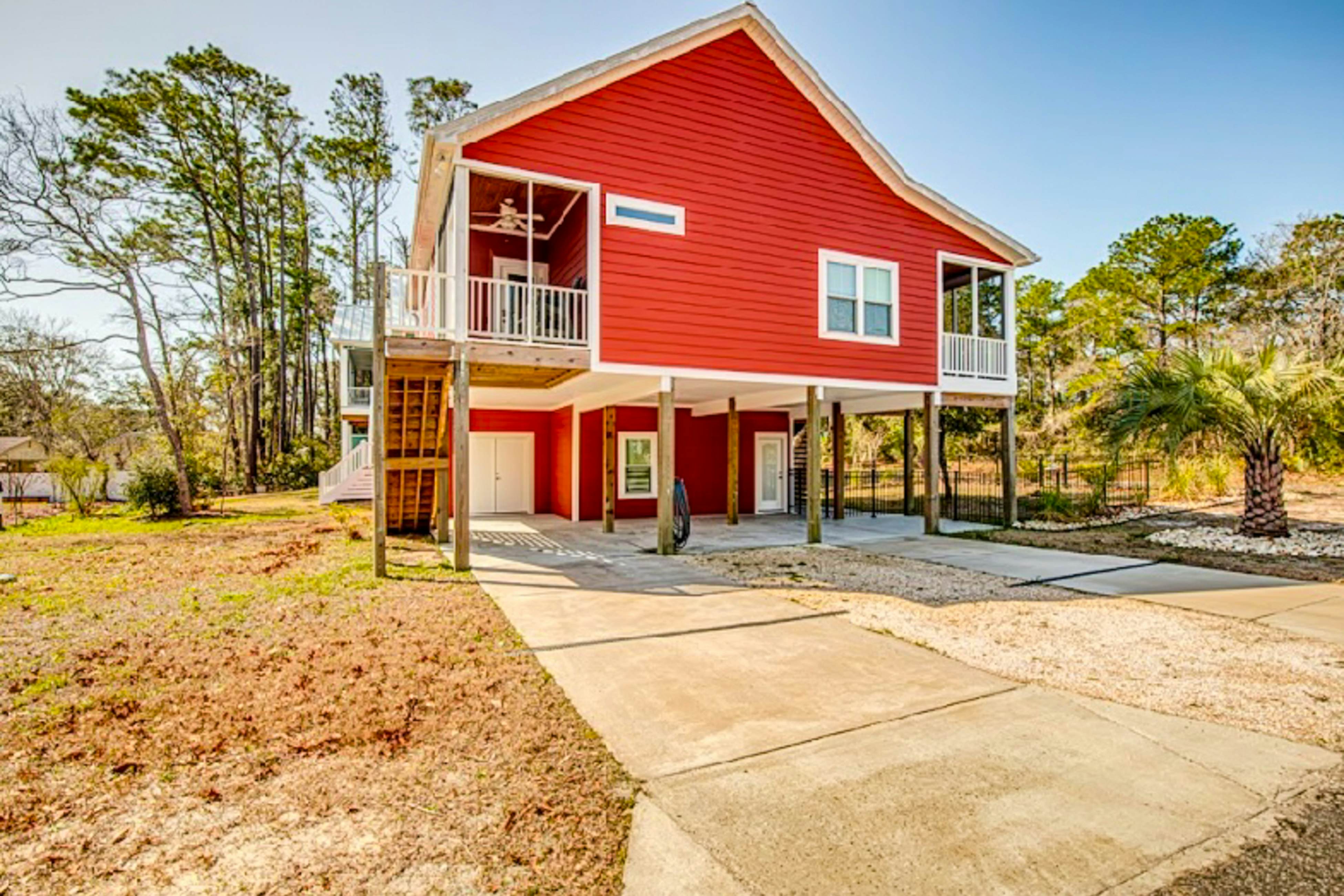 Sea N Red lower 1 BD Oak Island, NC Vacation Rental Vacasa