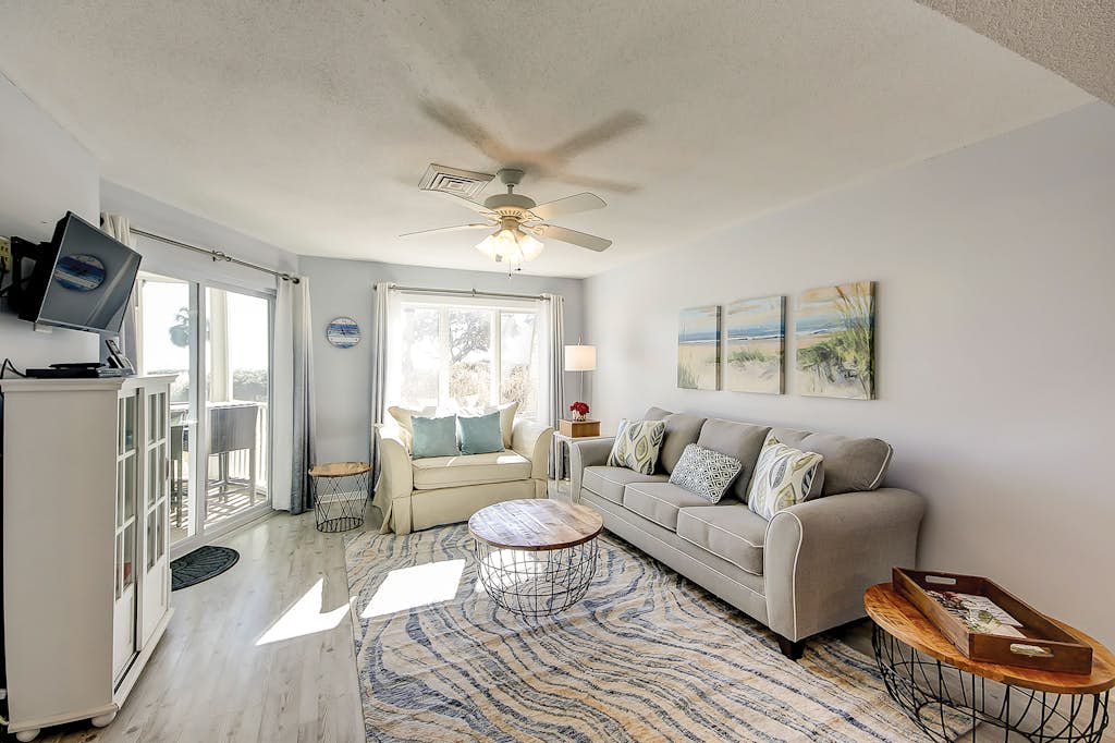1st-floor condo with beach access, patio, & outdoor pool - snowbirds welcome — Isle of Palms, SC — vacation rental