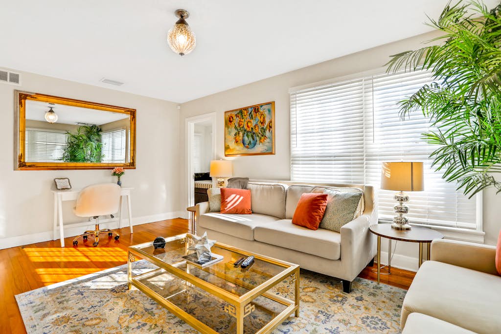 Sunny dog friendly central cottage with fenced yard and updated interior — Tampa, FL — vacation rental