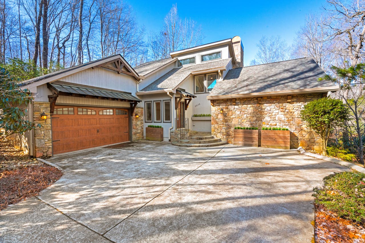 Lakeside Retreat 5 BD Brevard, NC Vacation Rental Vacasa