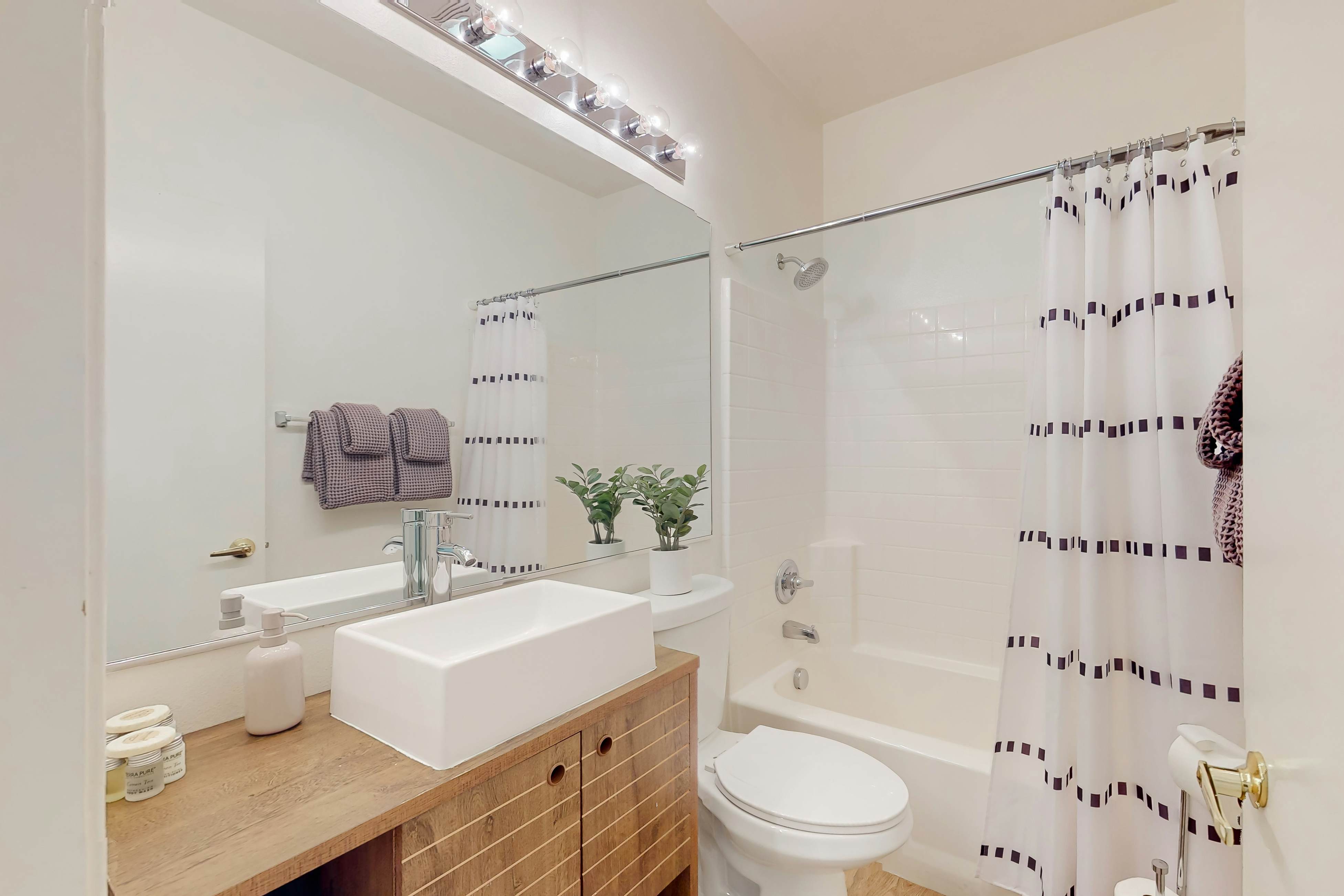 Tranquil Desert Sanctuary 