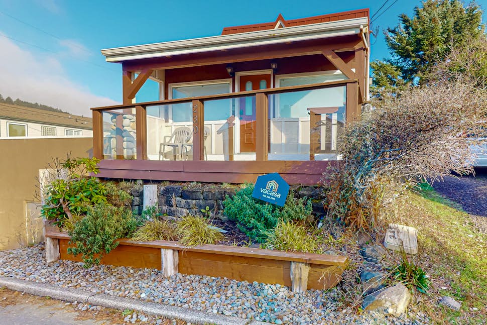 Depoe Bay Delight 2 BD Depoe Bay, OR Vacation Rental Vacasa