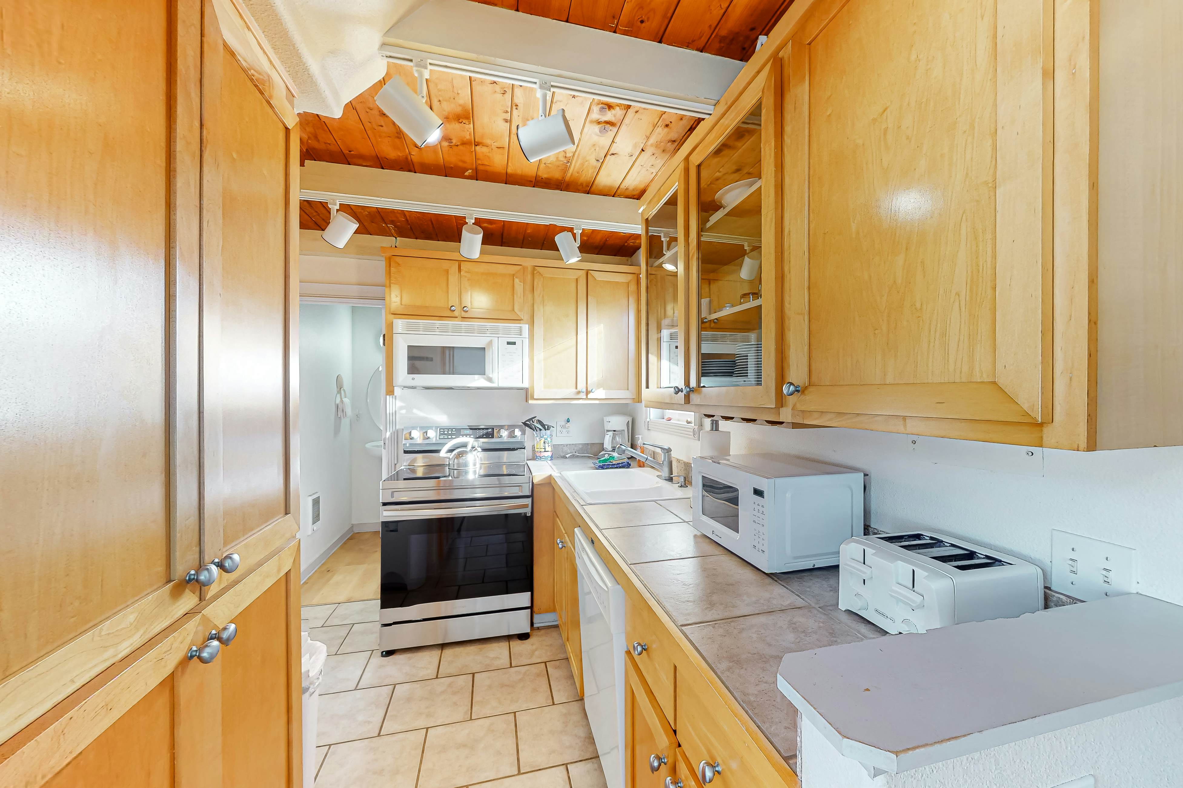 Depoe Bay Delight 2 BD Depoe Bay, OR Vacation Rental Vacasa