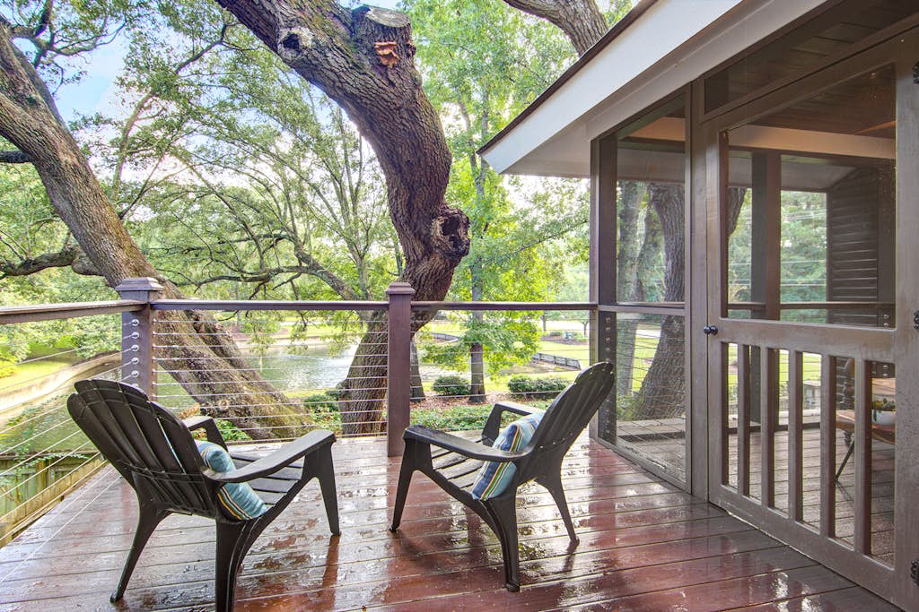 Exquisite escape with lake views, second-floor deck & sunroom - dog-friendly — Mt. Pleasant, SC — vacation rental