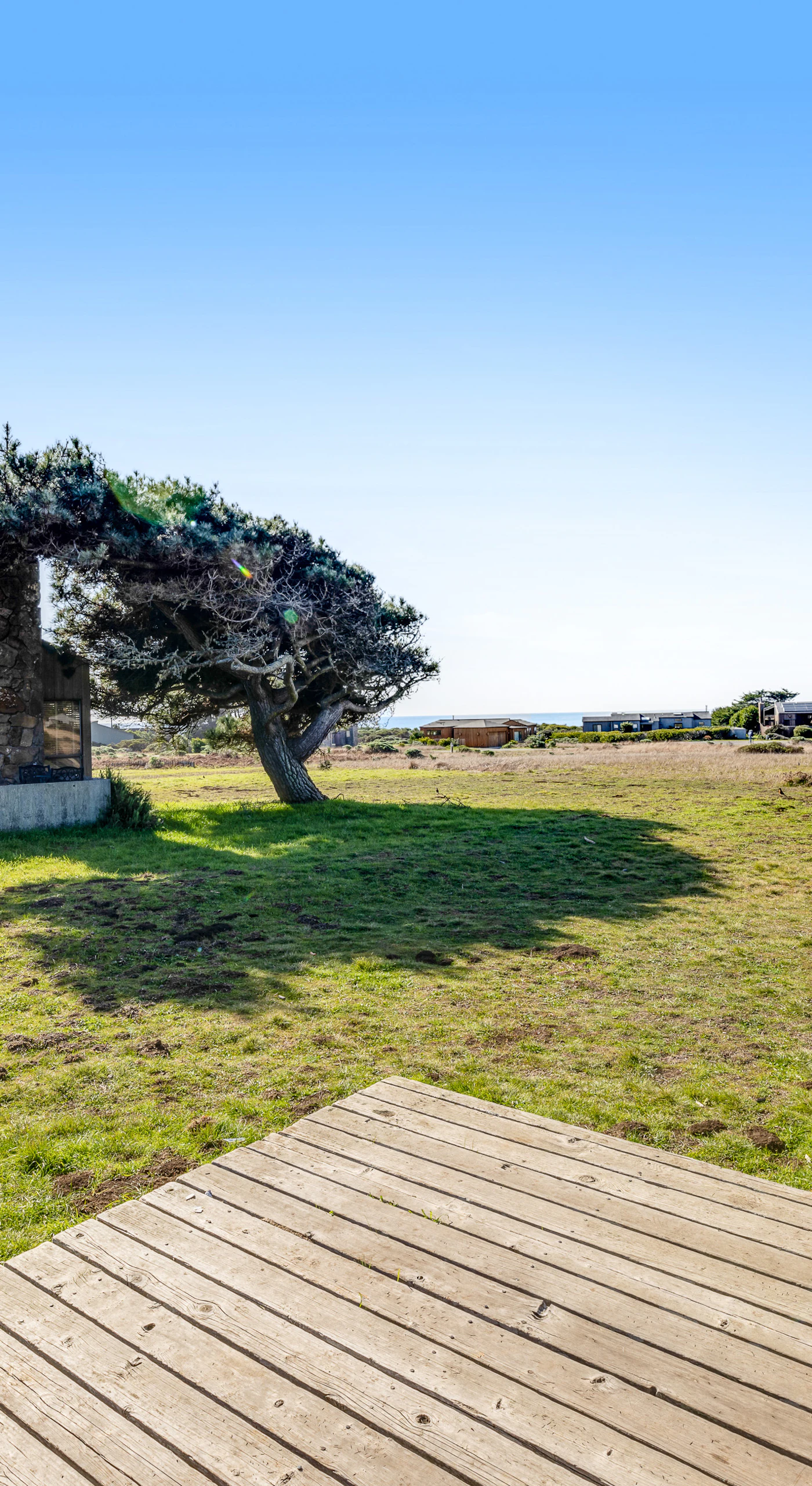 From the spacious deck, gaze out over the expansive landscape and let the tranquility of the coastal air refresh your spirit.