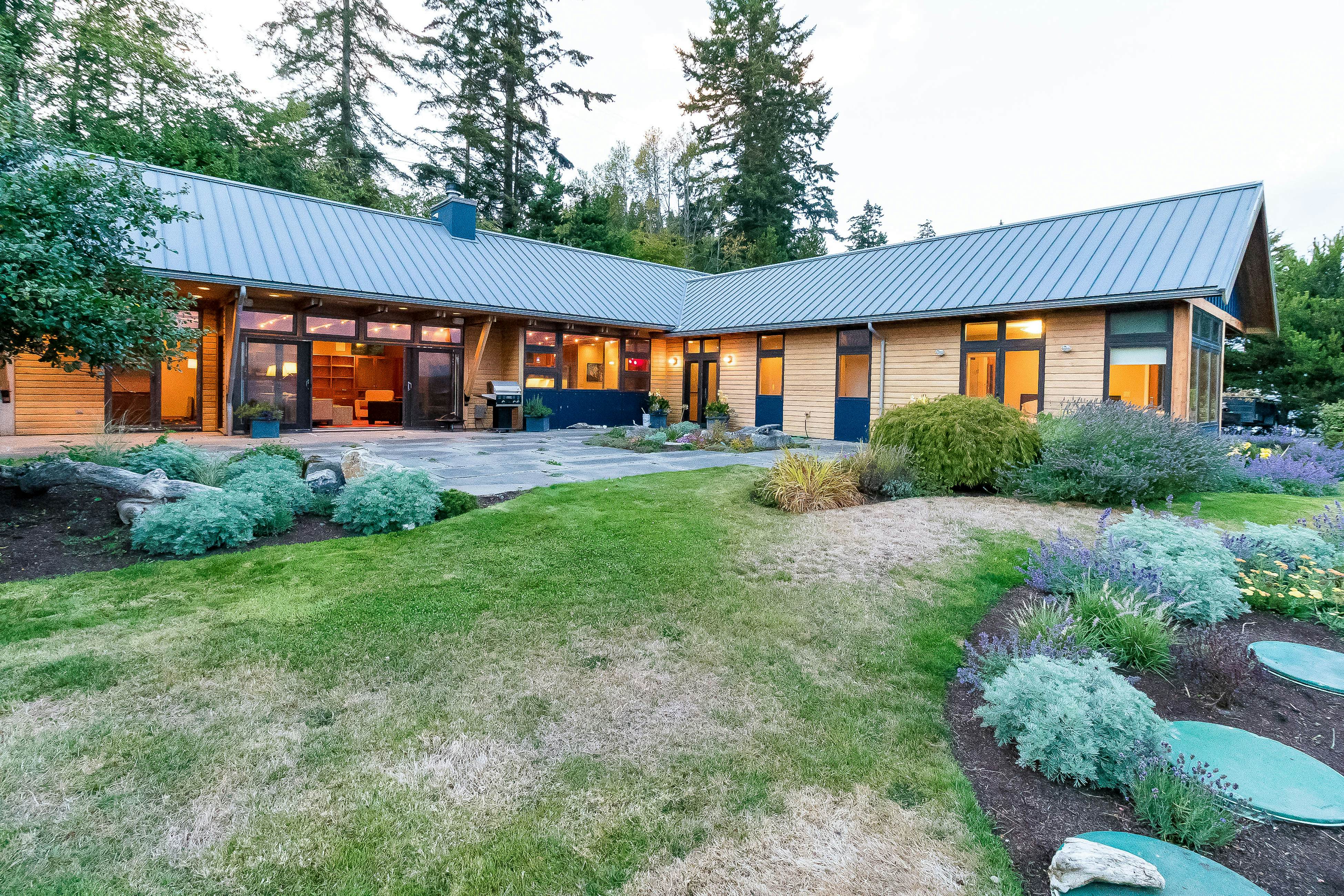 Fidalgo Island Waterfront Stunner
