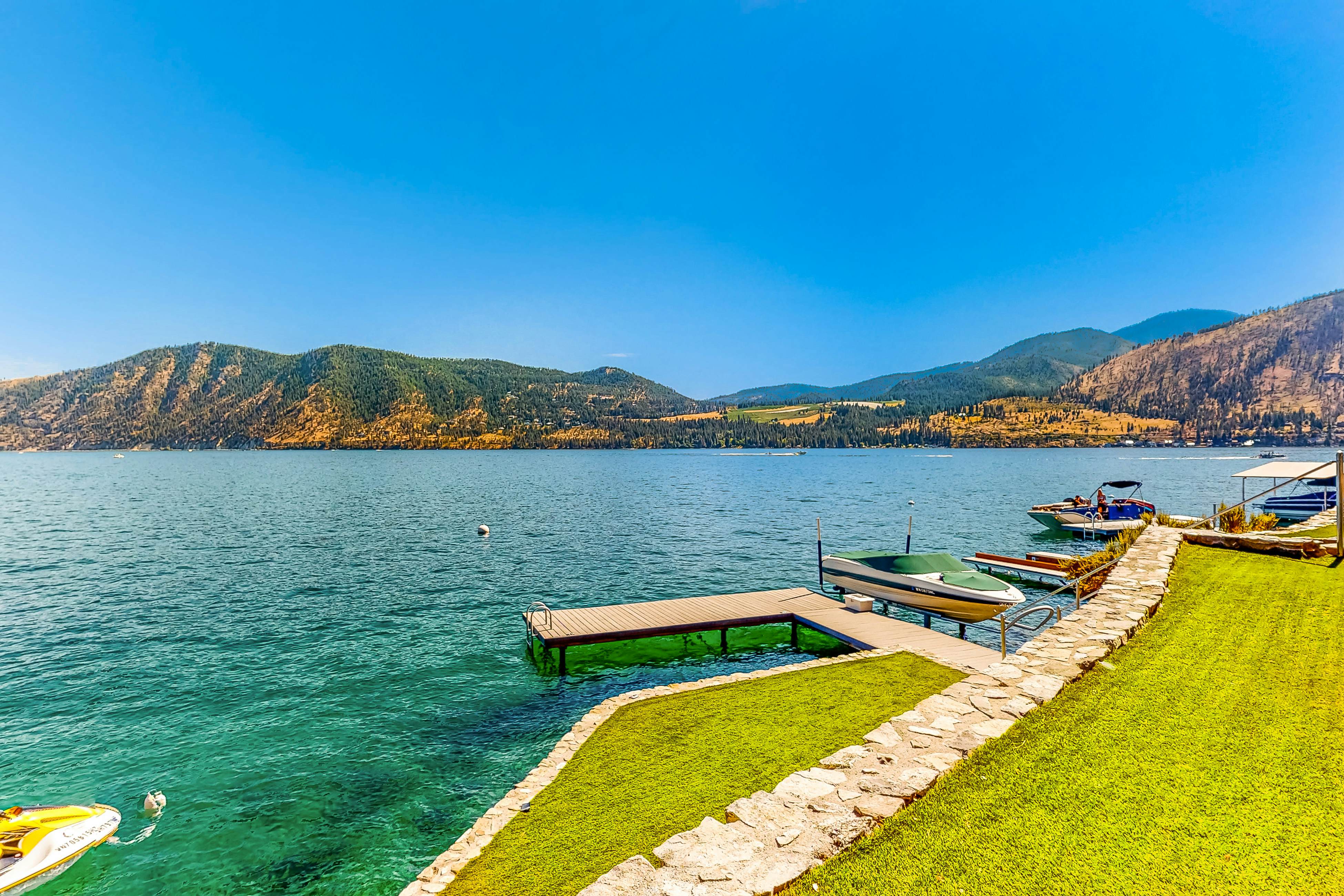 Spacious Lake Escape