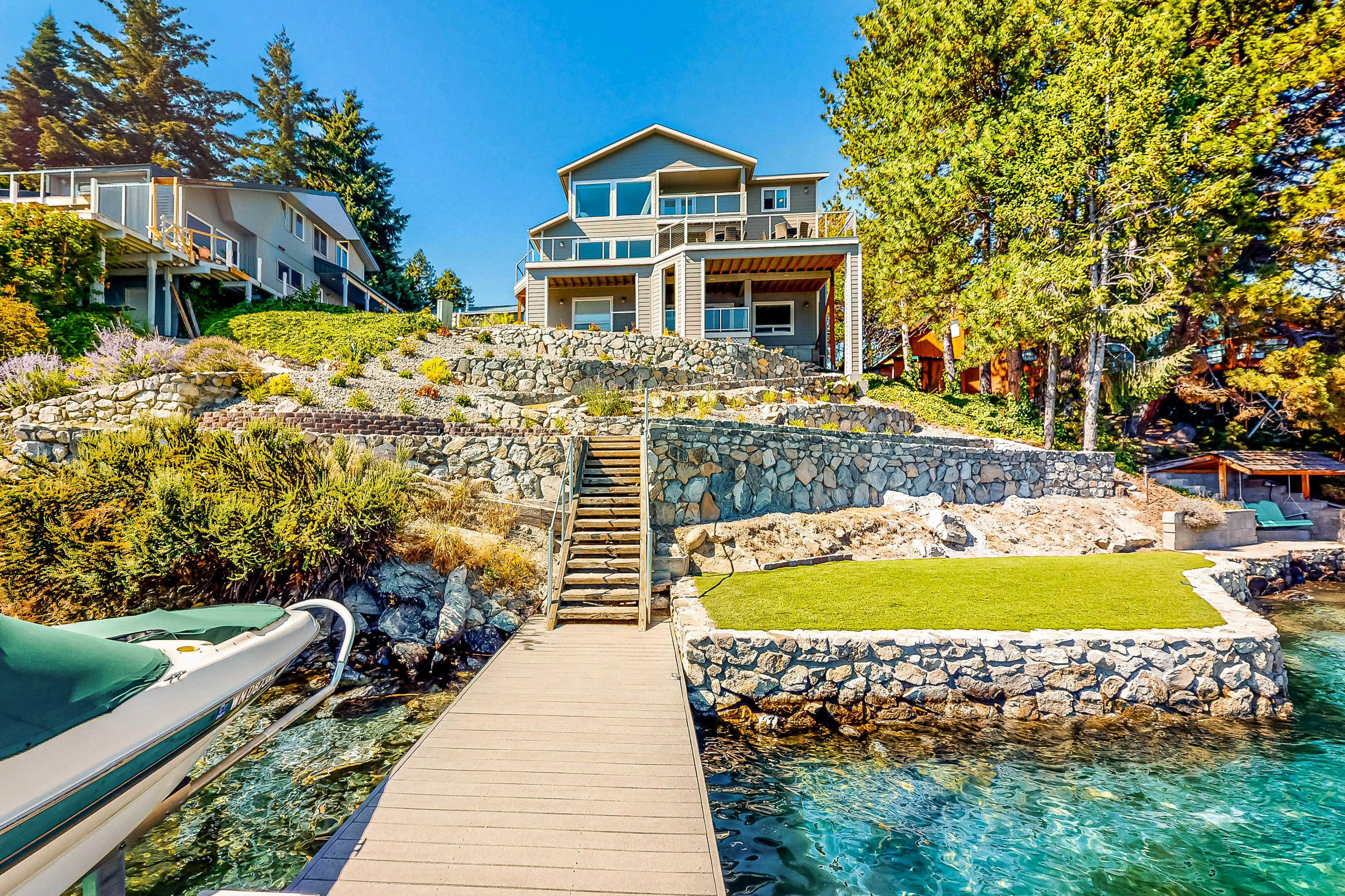 Spacious Lake Escape