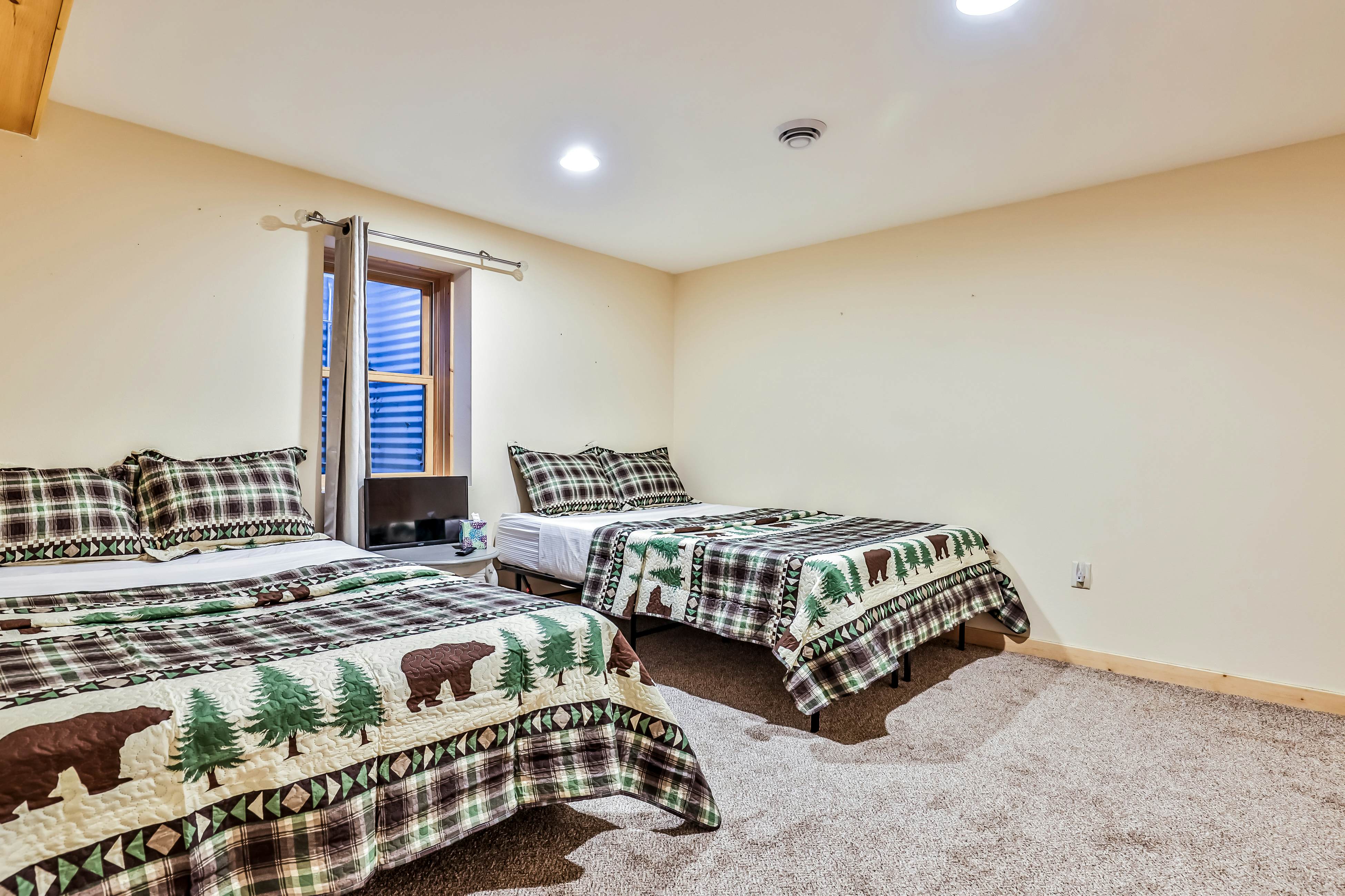 Echo Lodge 5 BD Mercer, WI Vacation Rental Vacasa