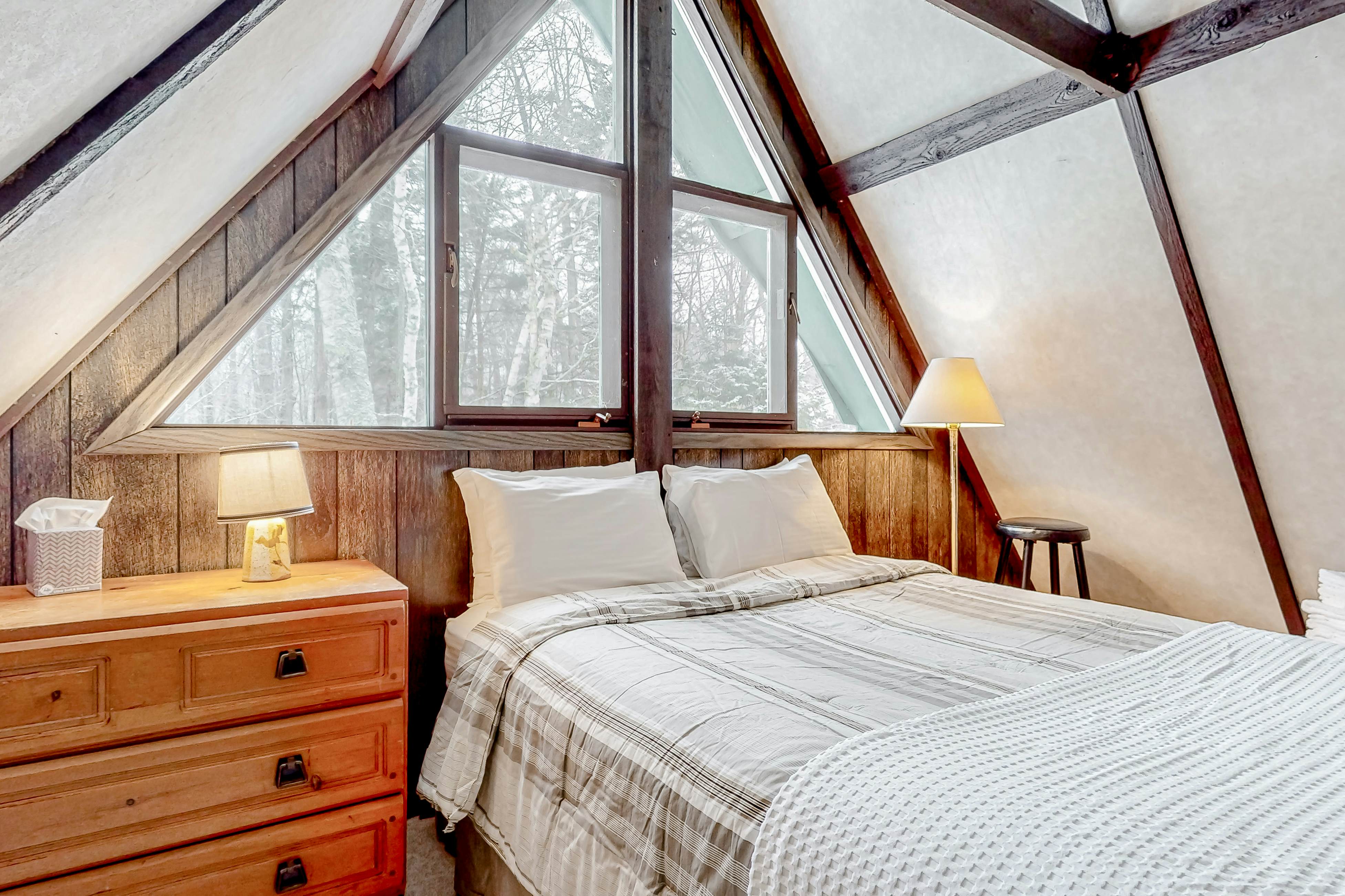 Mt Ellen Ski Chalet 3 BD Waitsfield, VT Vacation Rental Vacasa