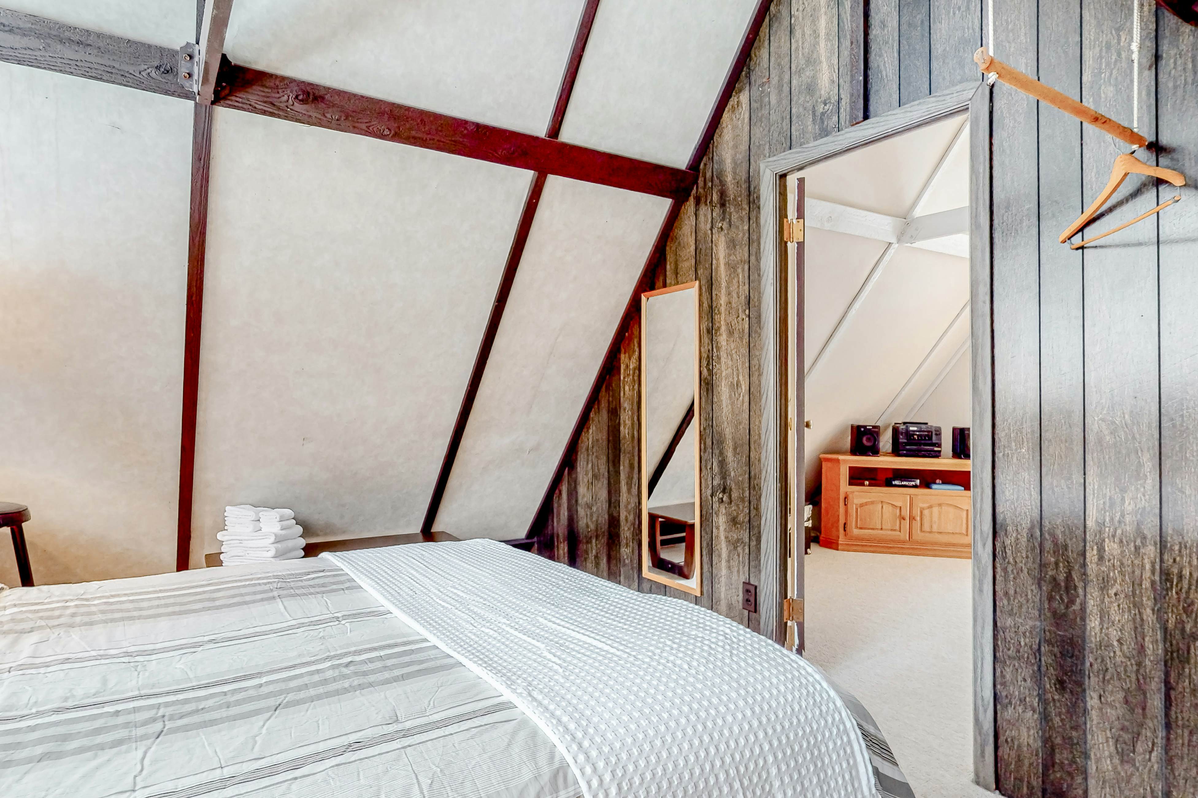 Mt. Ellen Ski Chalet 3 BD Waitsfield, VT Vacation Rental Vacasa