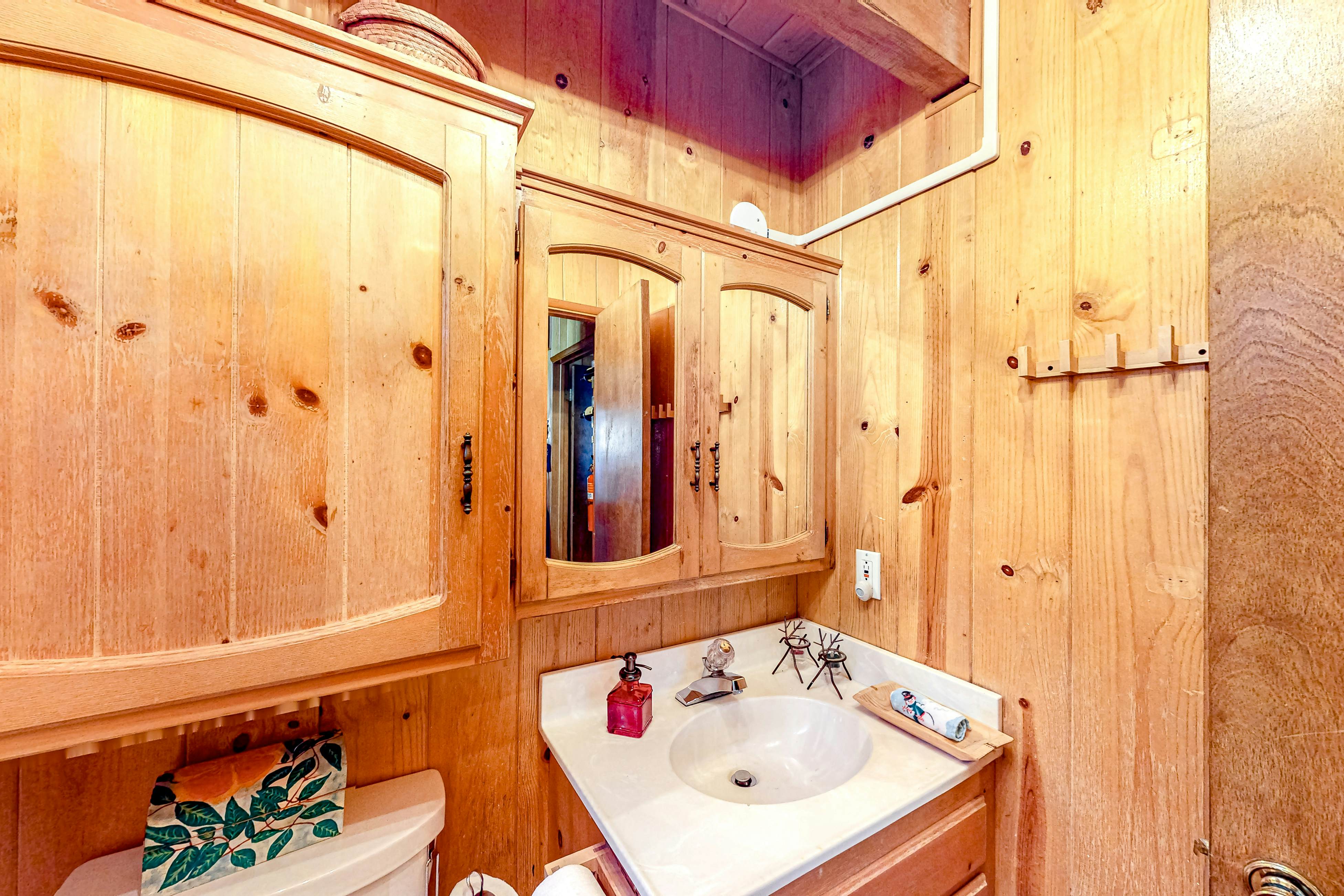 La Divina 1 BD Arrowbear Lake, CA Vacation Rental Vacasa