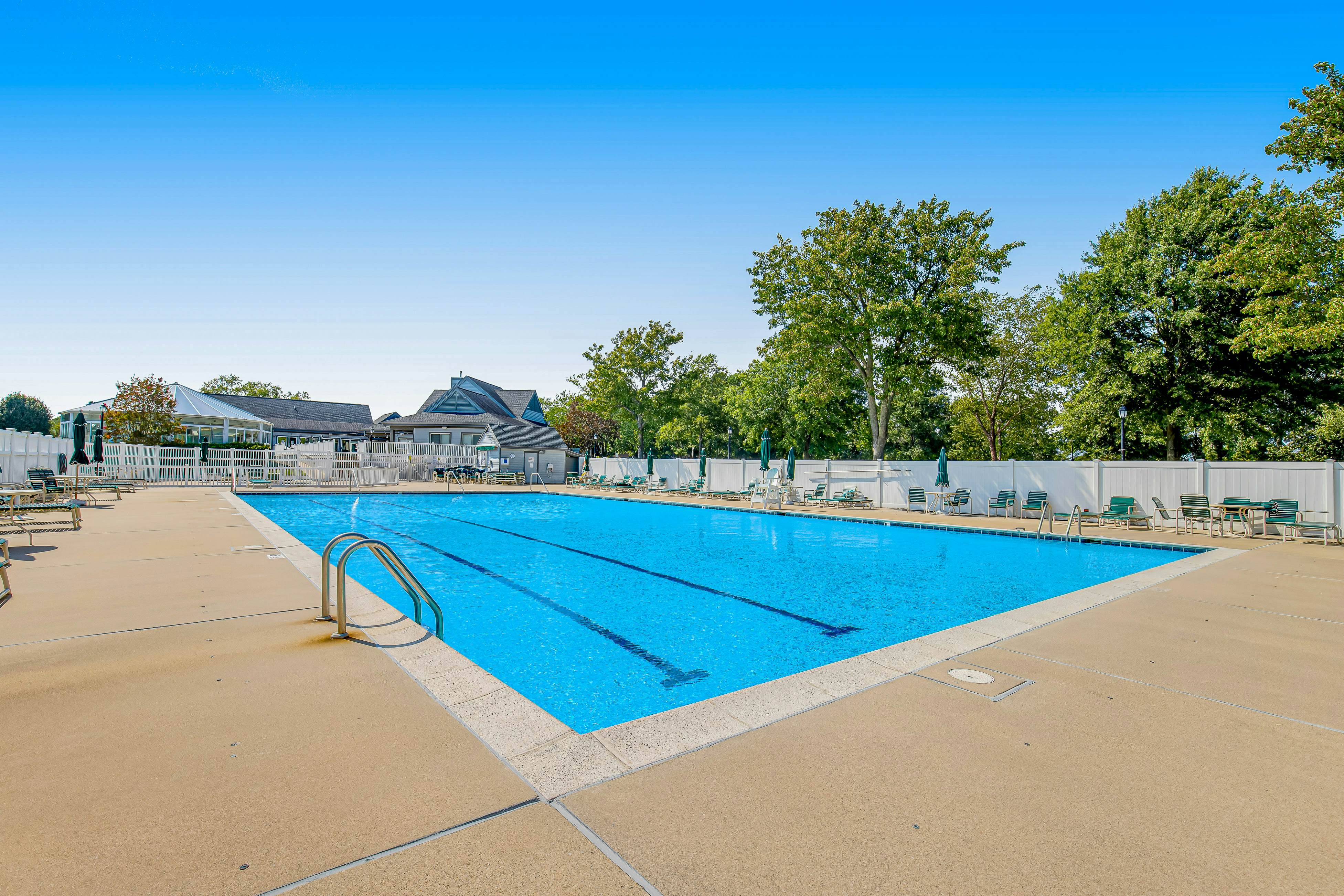 Salt Pond - 1 Heron Ct