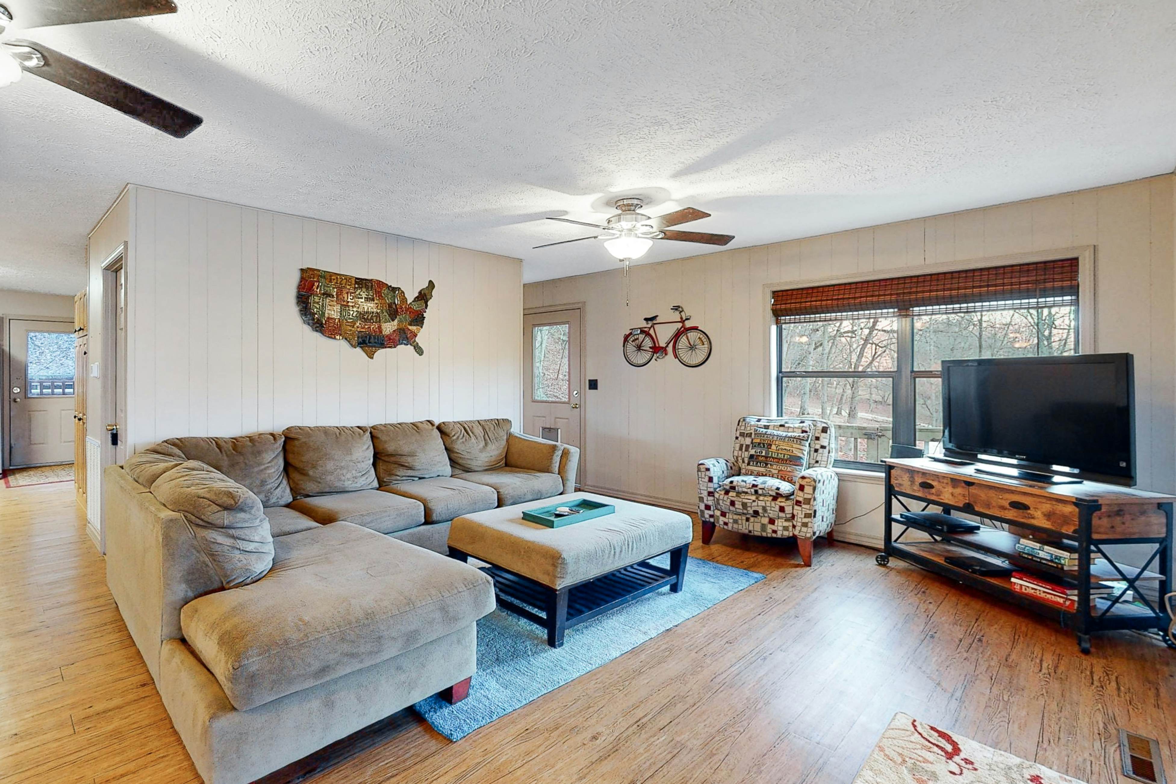 Lone Star Lake House 4 BD Eureka Springs, AR Vacation Rental Vacasa