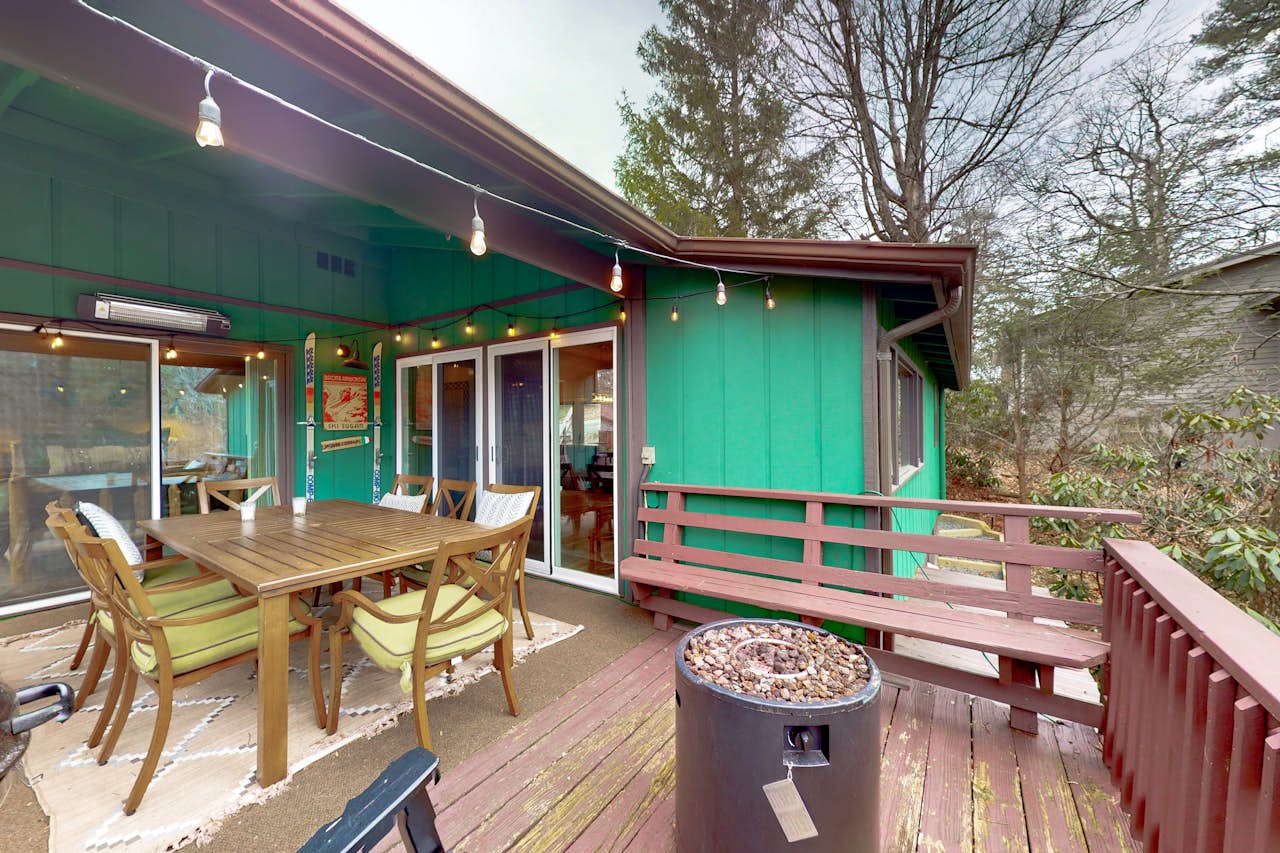 Linville Cottage 3 BD Newland, NC Vacation Rental Vacasa