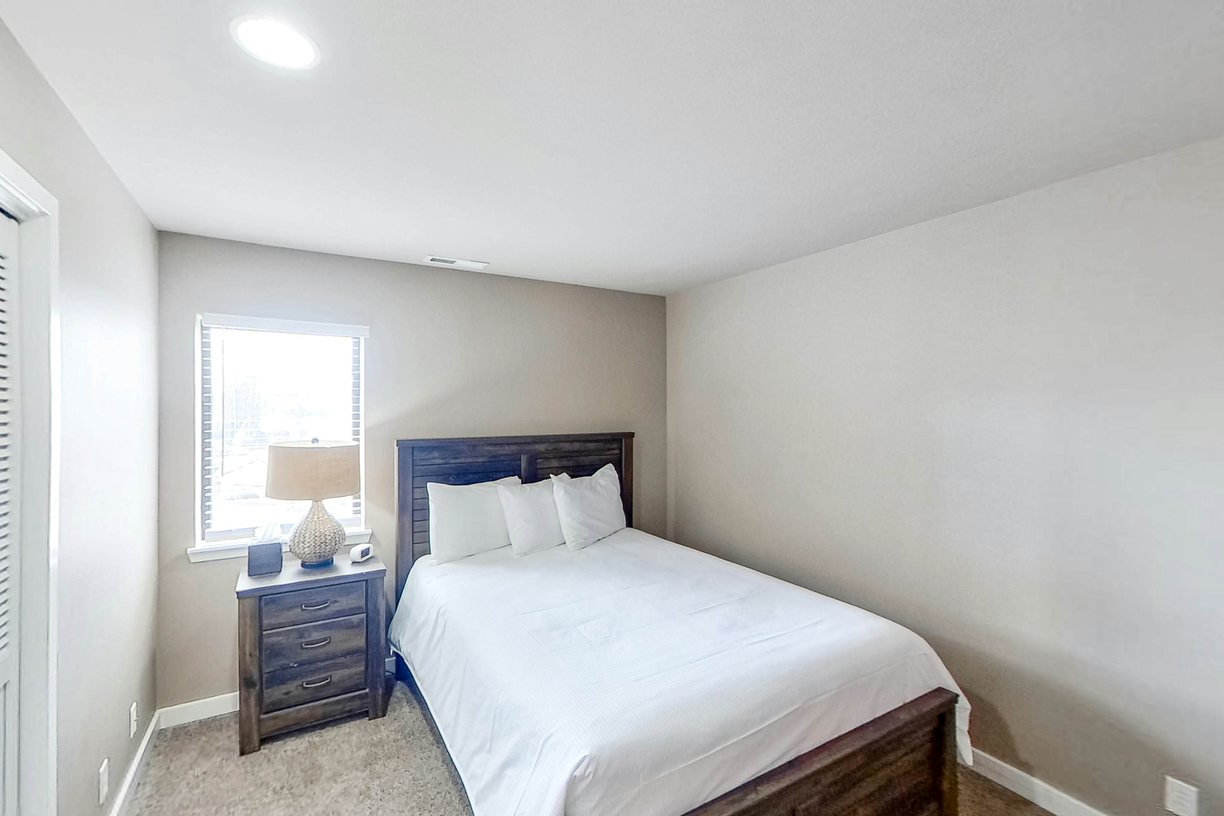 Lake Chelan Shores Sleek Stunner 19-4