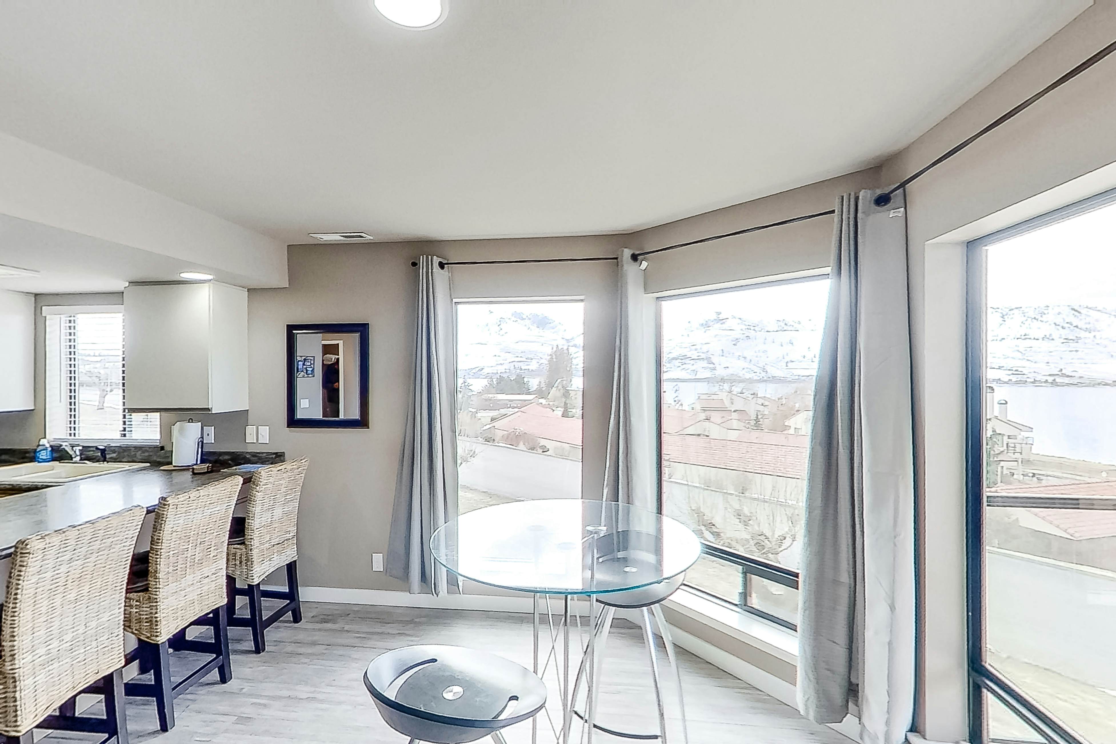 Lake Chelan Shores Sleek Stunner 19-4