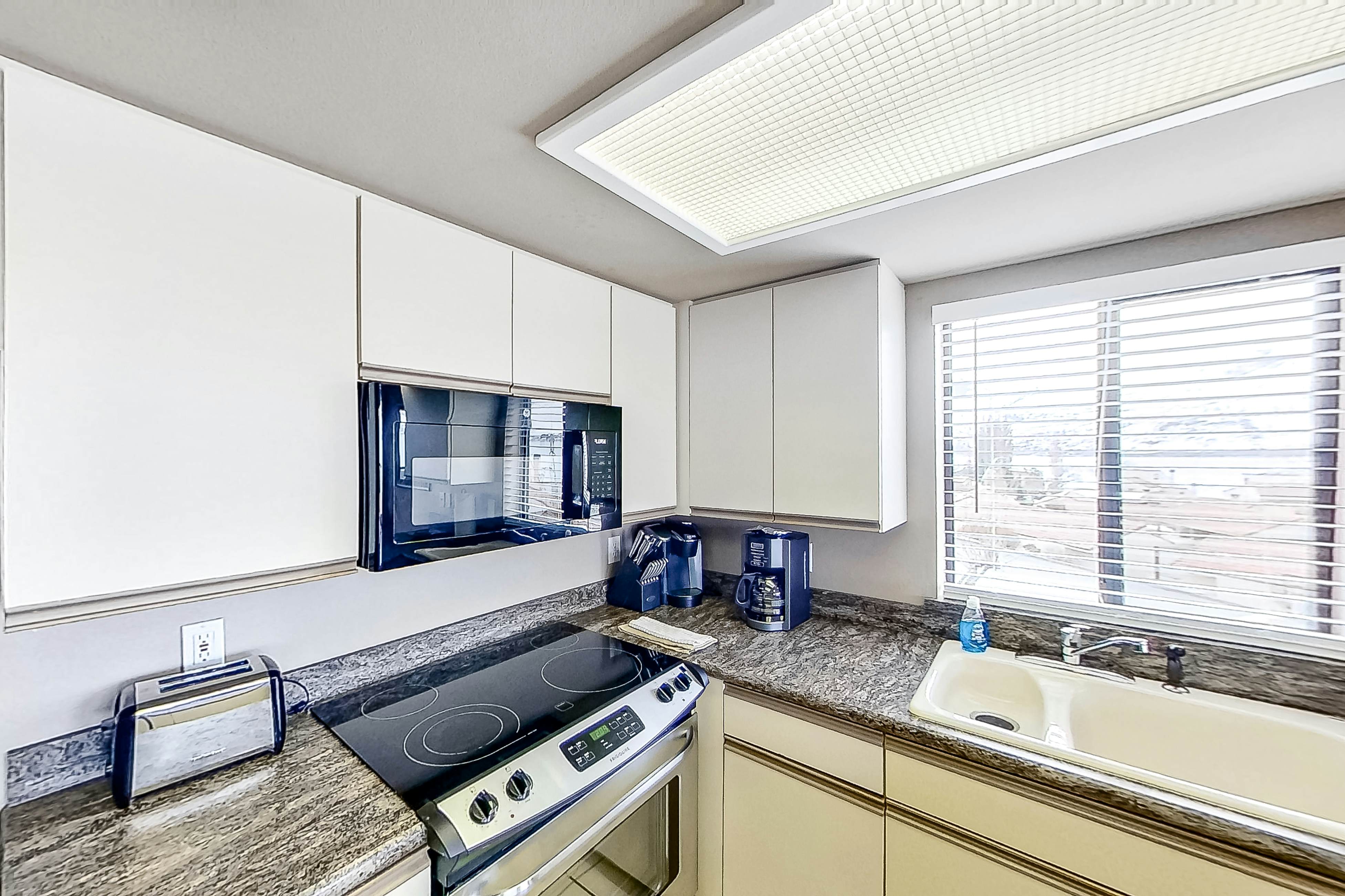 Lake Chelan Shores Sleek Stunner 19-4