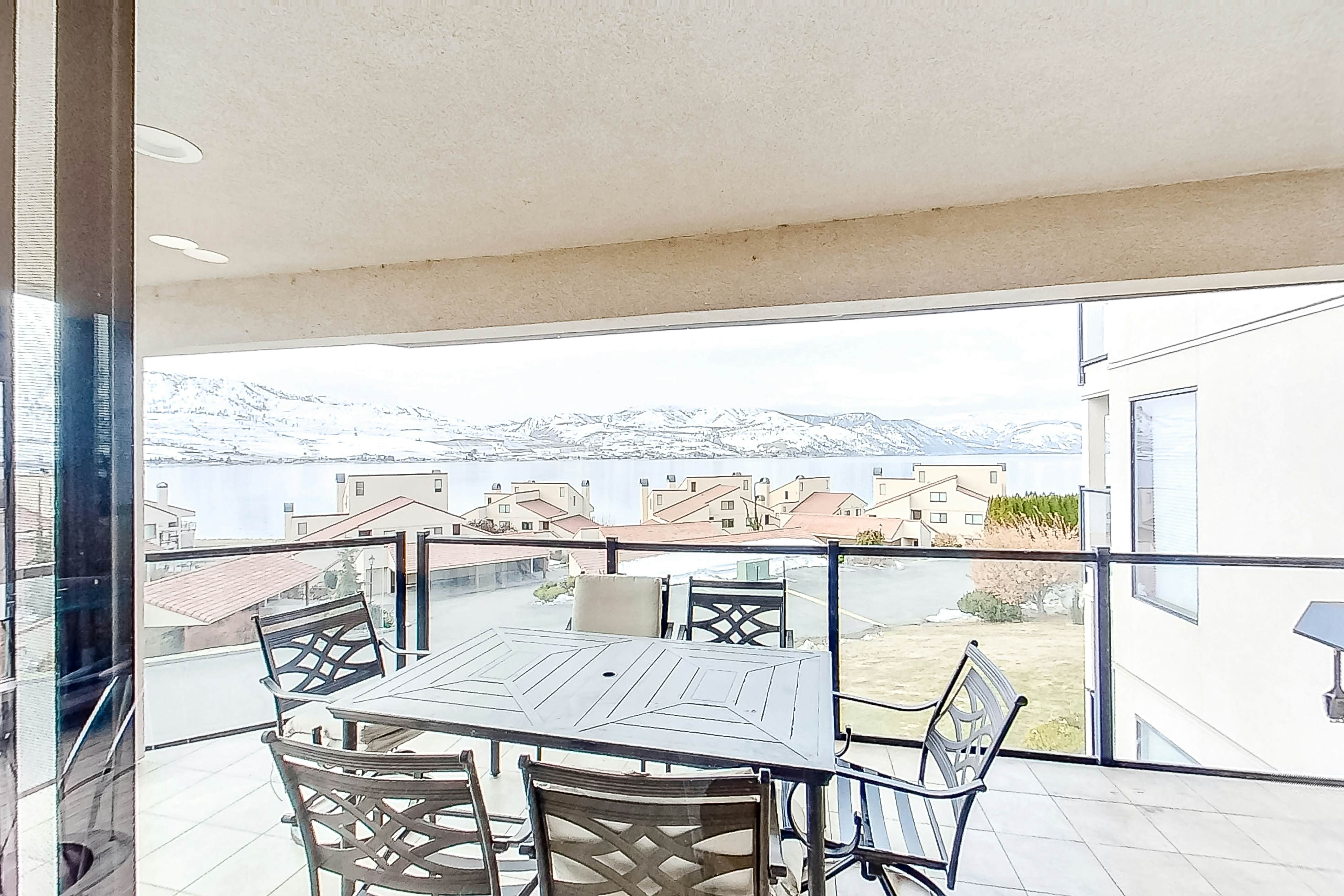 Lake Chelan Shores Sleek Stunner 19-4