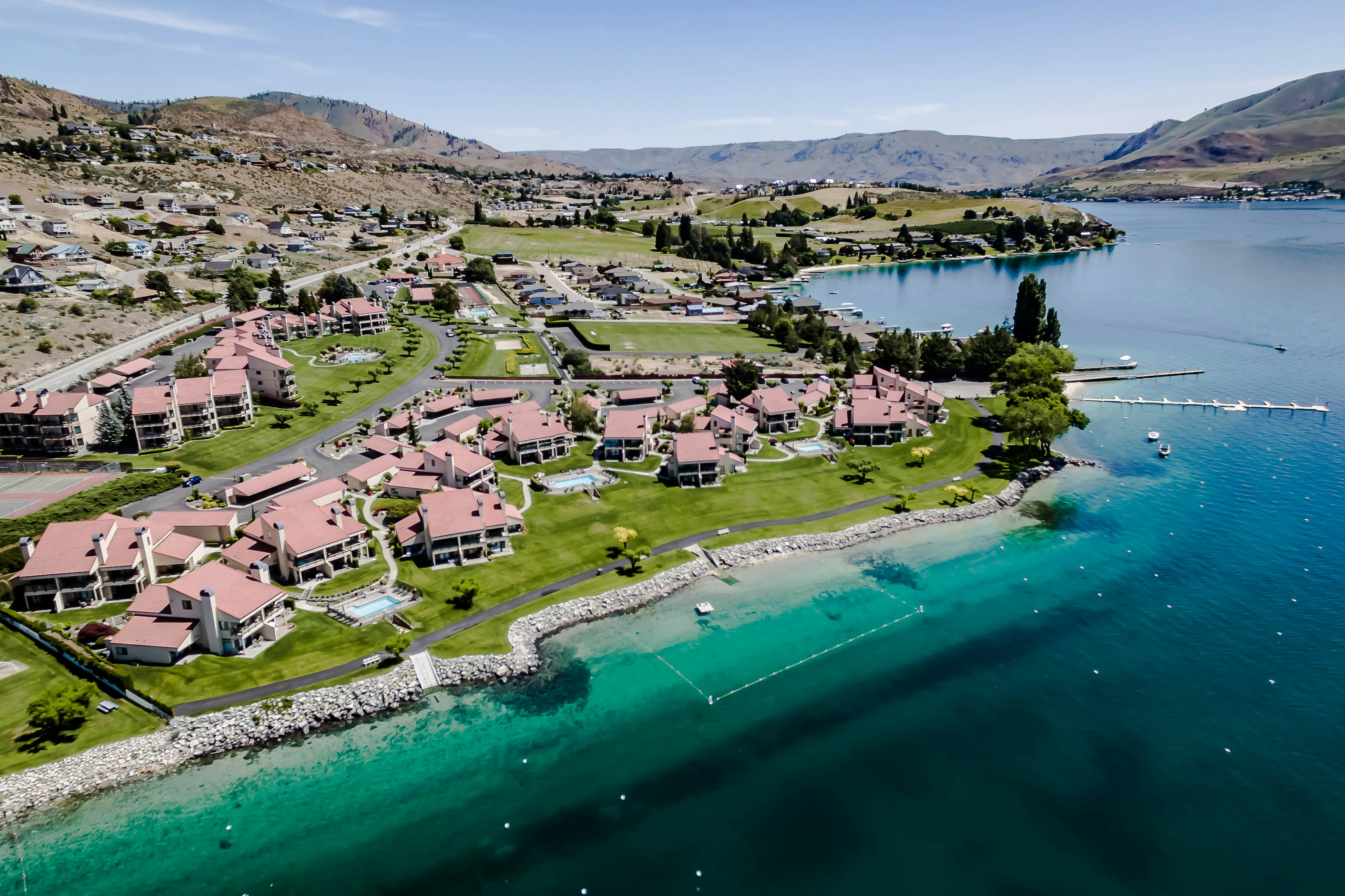 Lake Chelan Shores Sleek Stunner 19-4