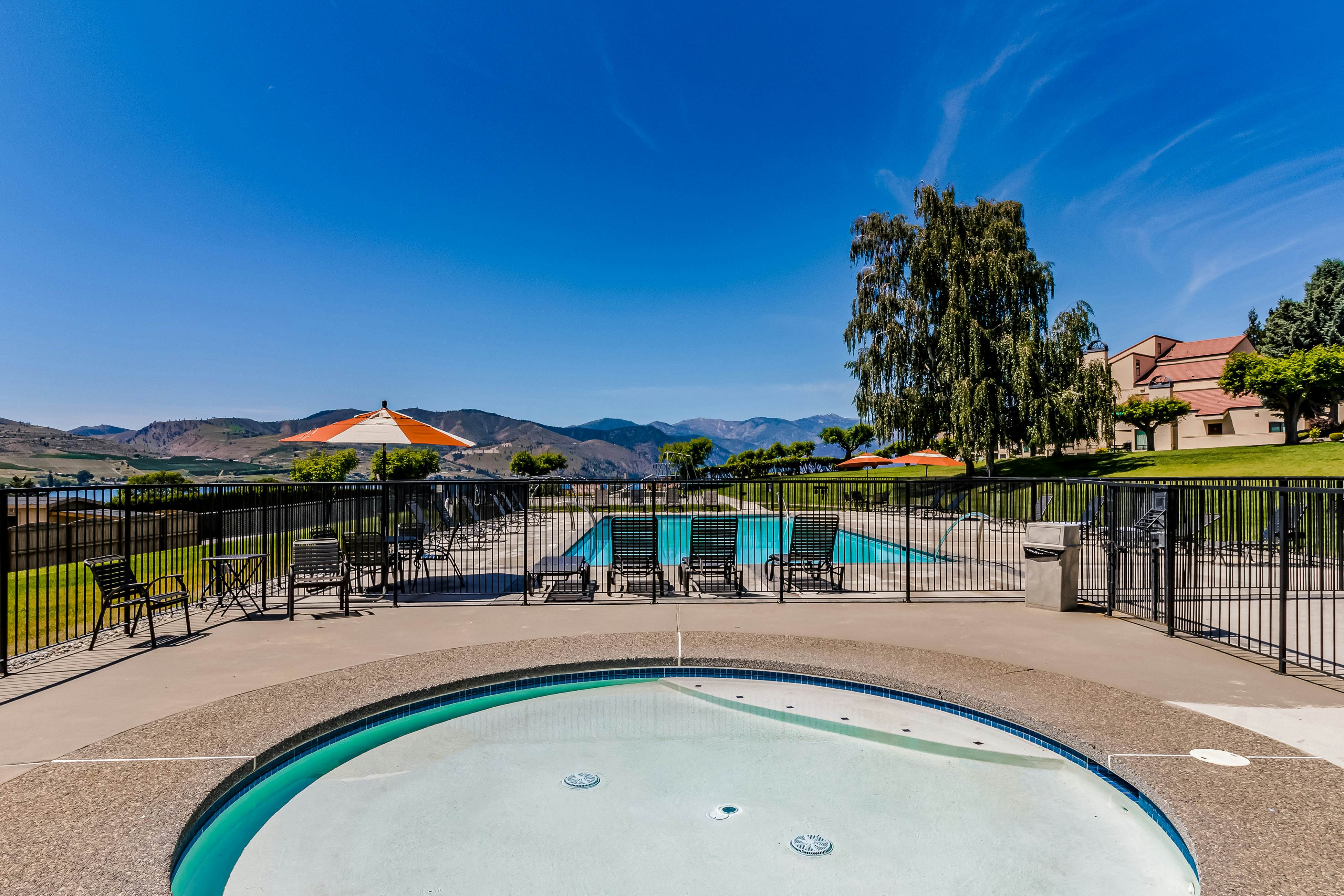 Lake Chelan Shores Sleek Stunner 19-4