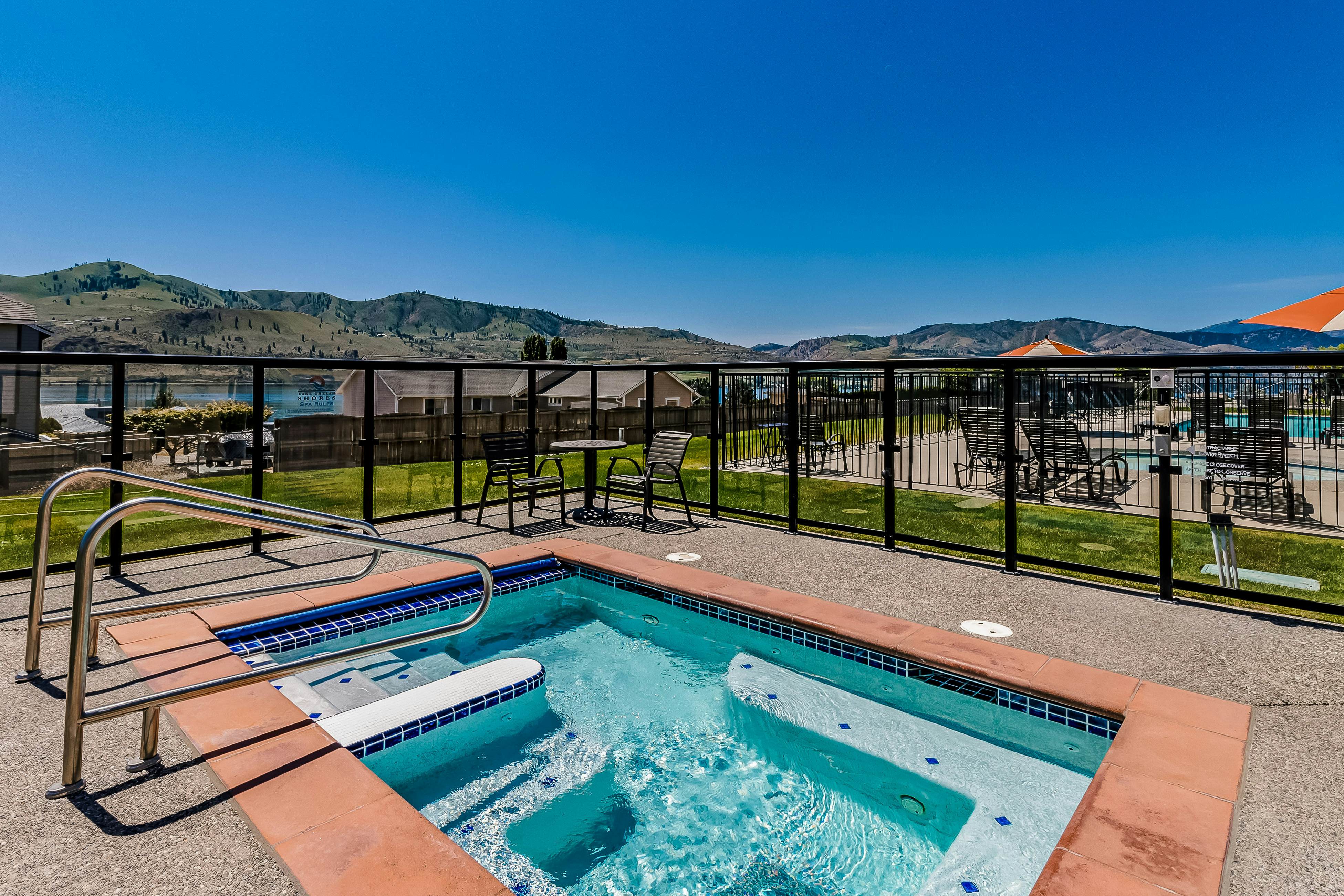 Lake Chelan Shores Sleek Stunner 19-4