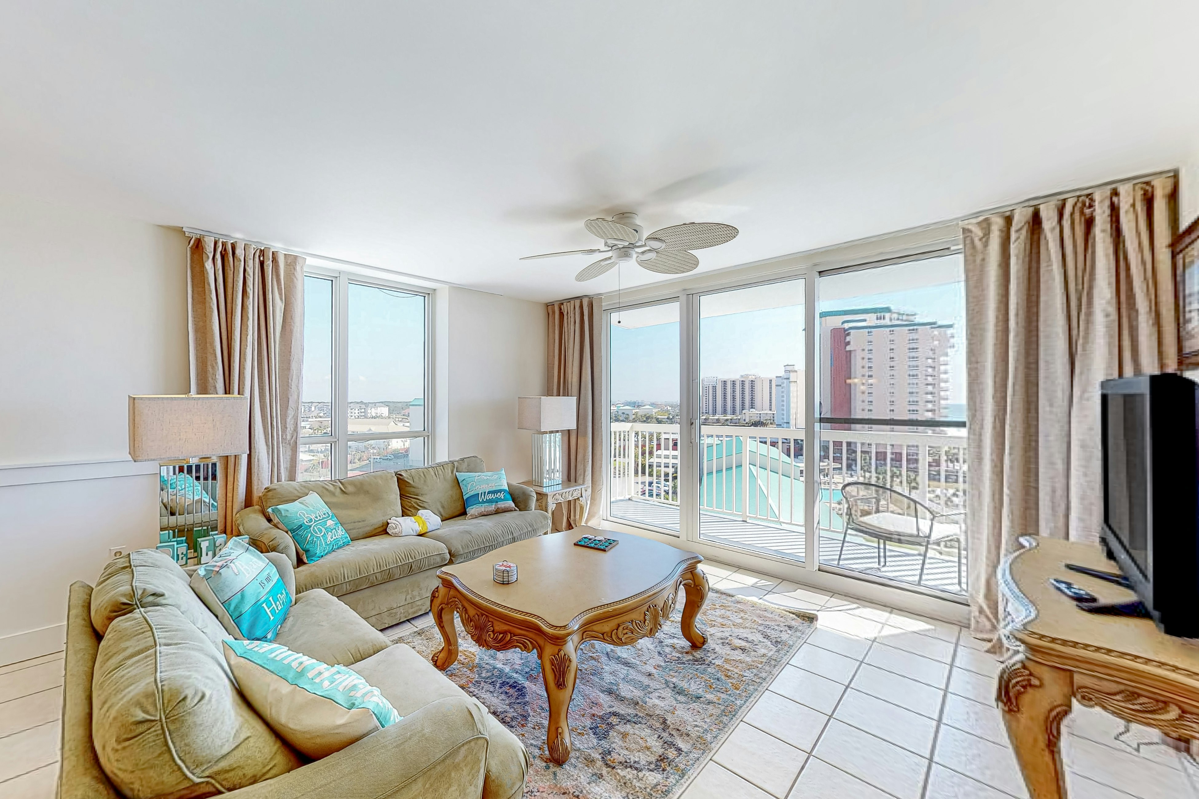 Pelican Beach Resort 818