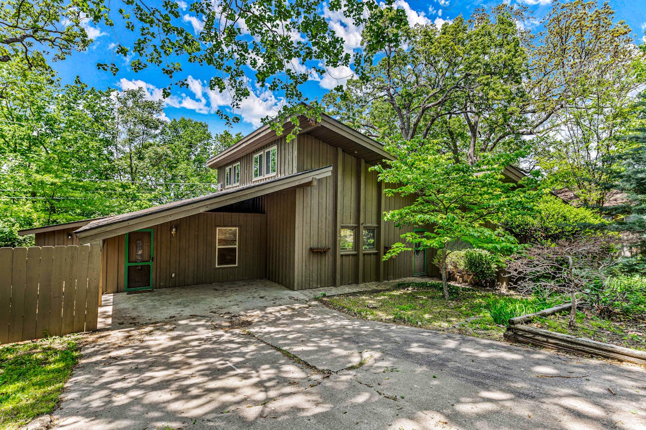 Mulberry Manor 3 BD Fayetteville, AR Vacation Rental Vacasa