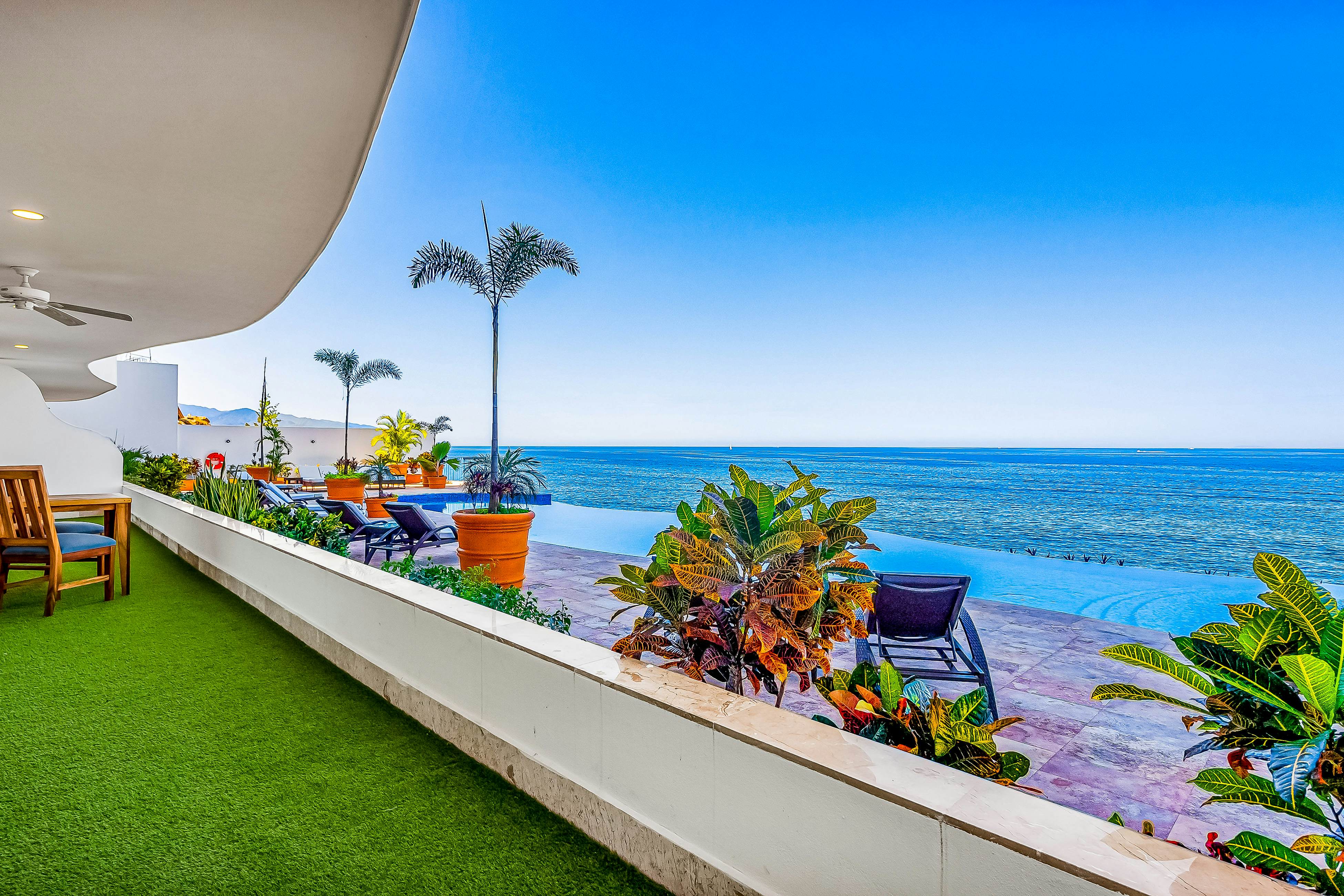 Blue Horizon 102 at Residences