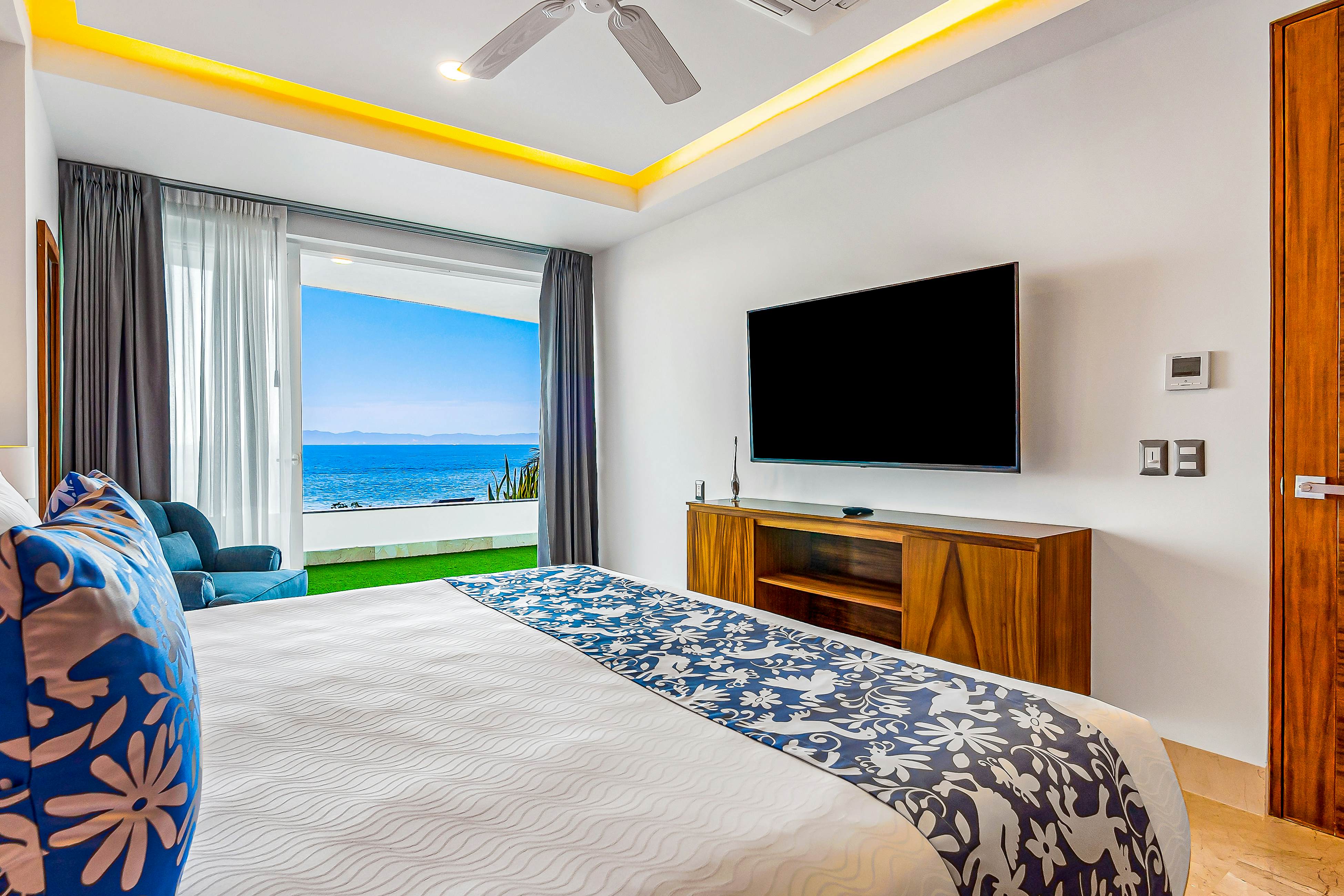 Blue Horizon 102 at Residences