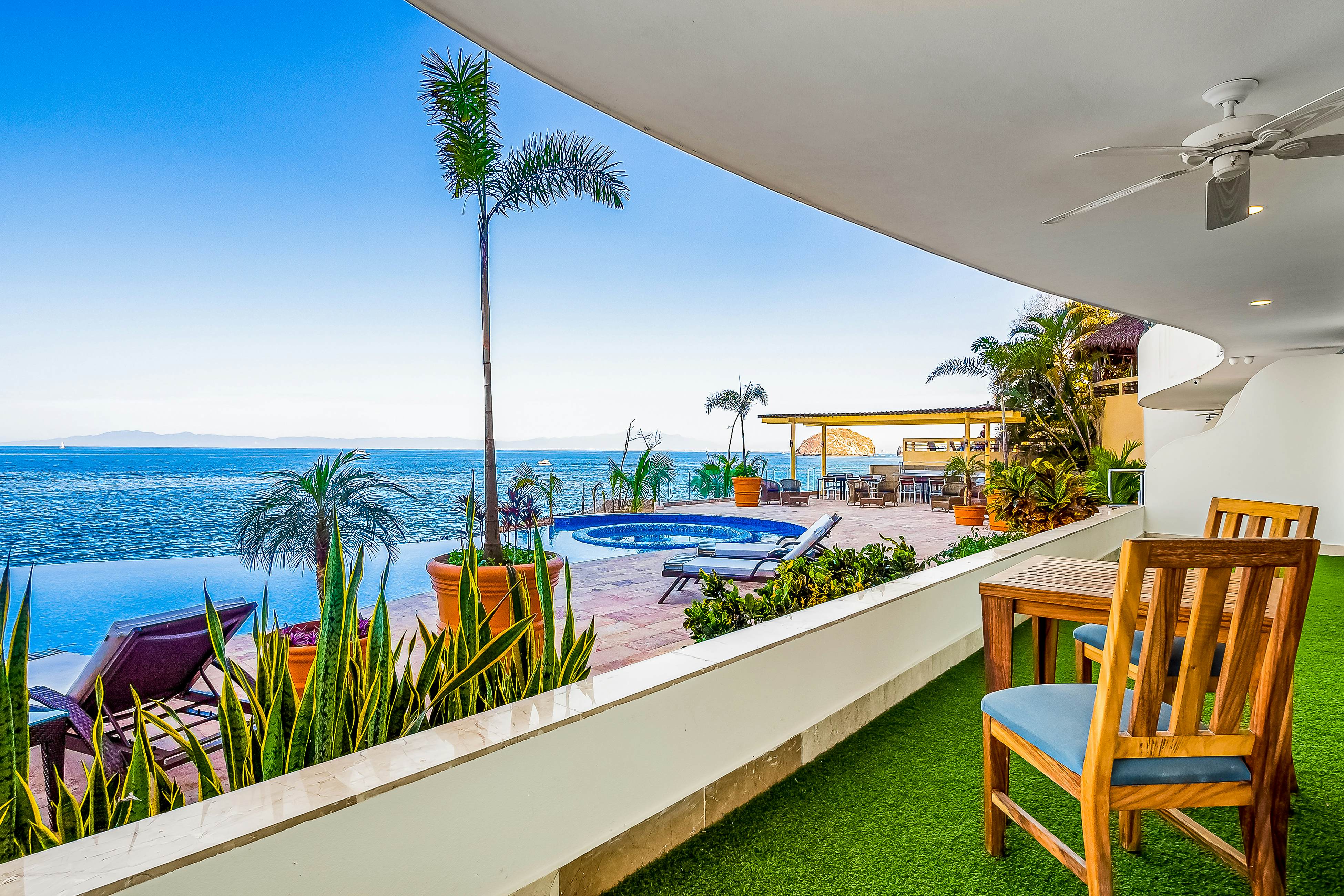 Blue Horizon 102 at Residences