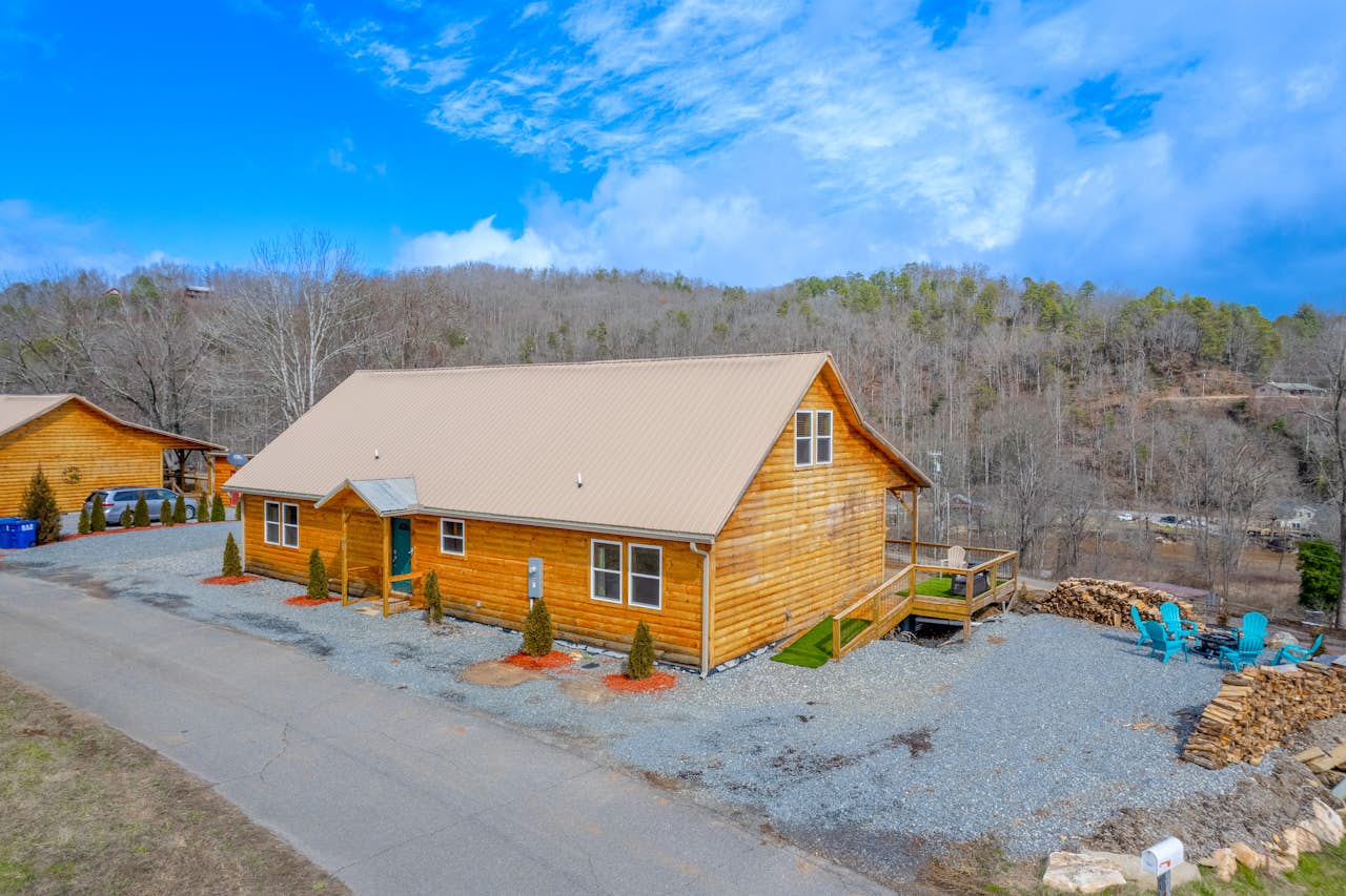 Evergreen Lodge 4 BD Whittier, NC Vacation Rental Vacasa