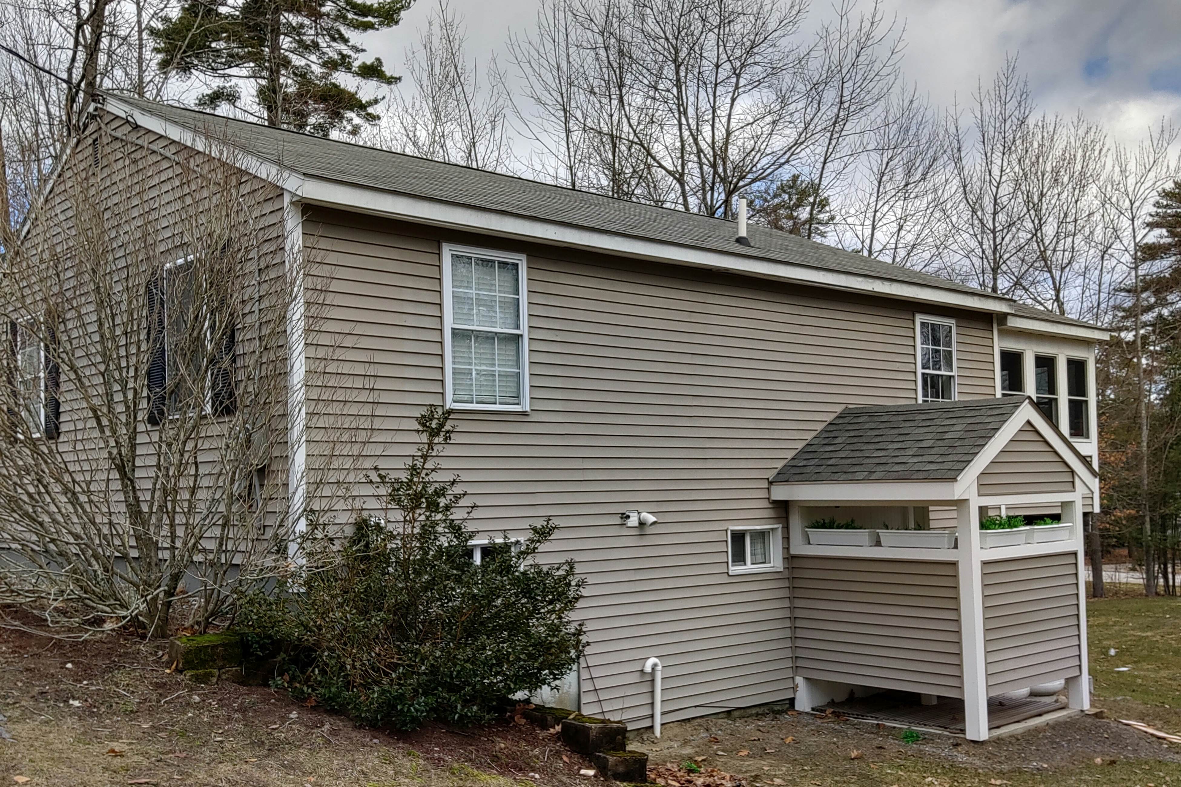 Patrician Shores Beach Abode 3 BD Meredith, NH Vacation Rental Vacasa