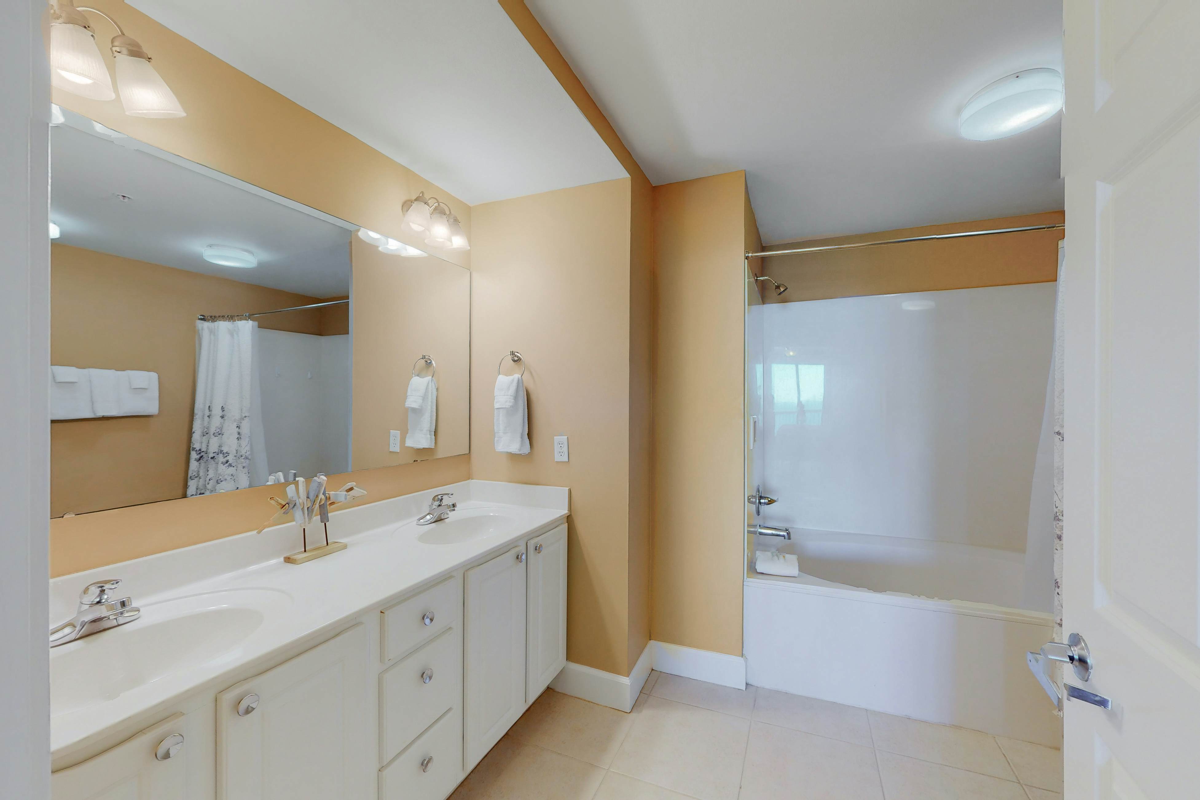 Sunrise Beach 1103 - Beachfront Condo