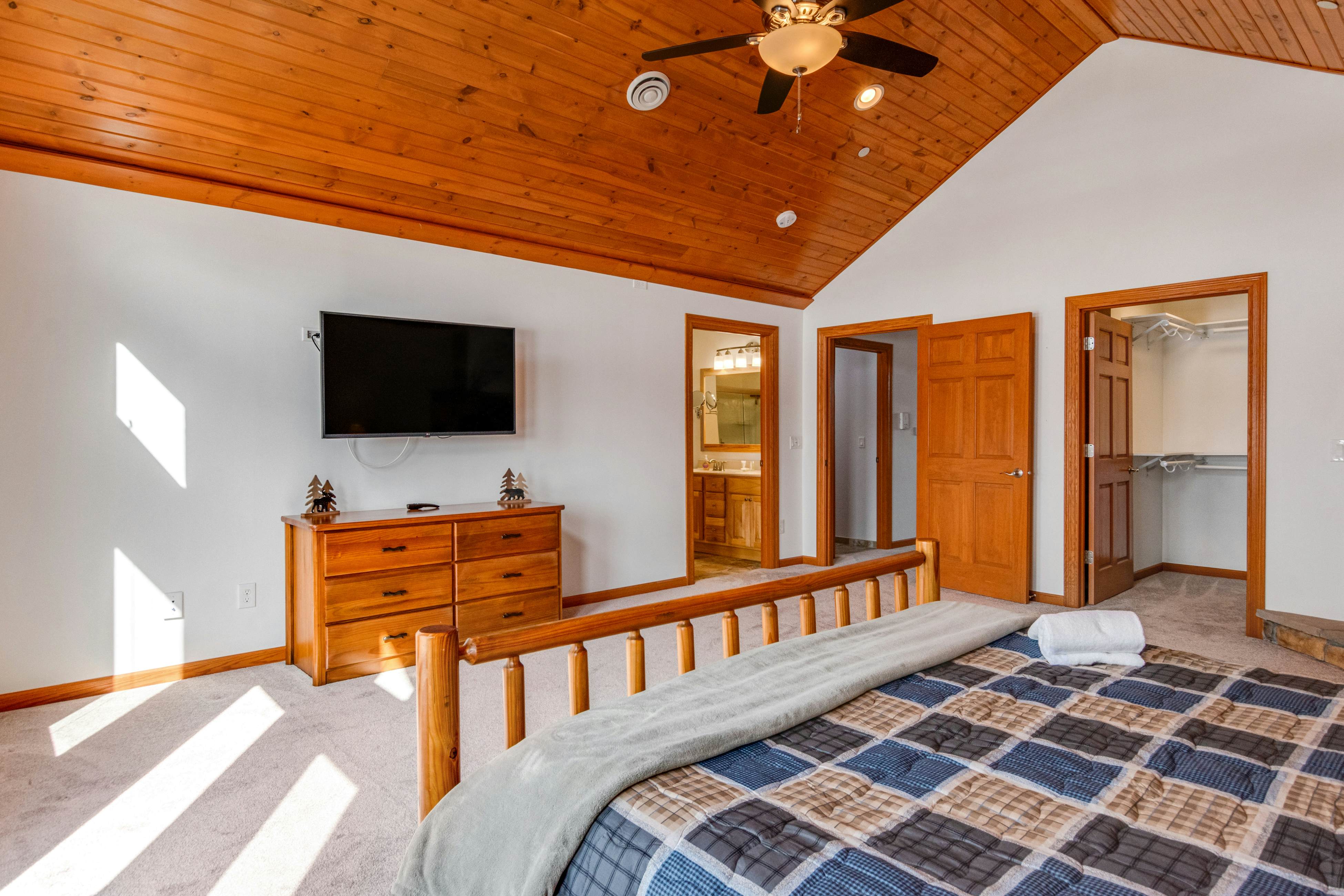 Magnolia Loft 3 BD Arkdale, WI Vacation Rental Vacasa