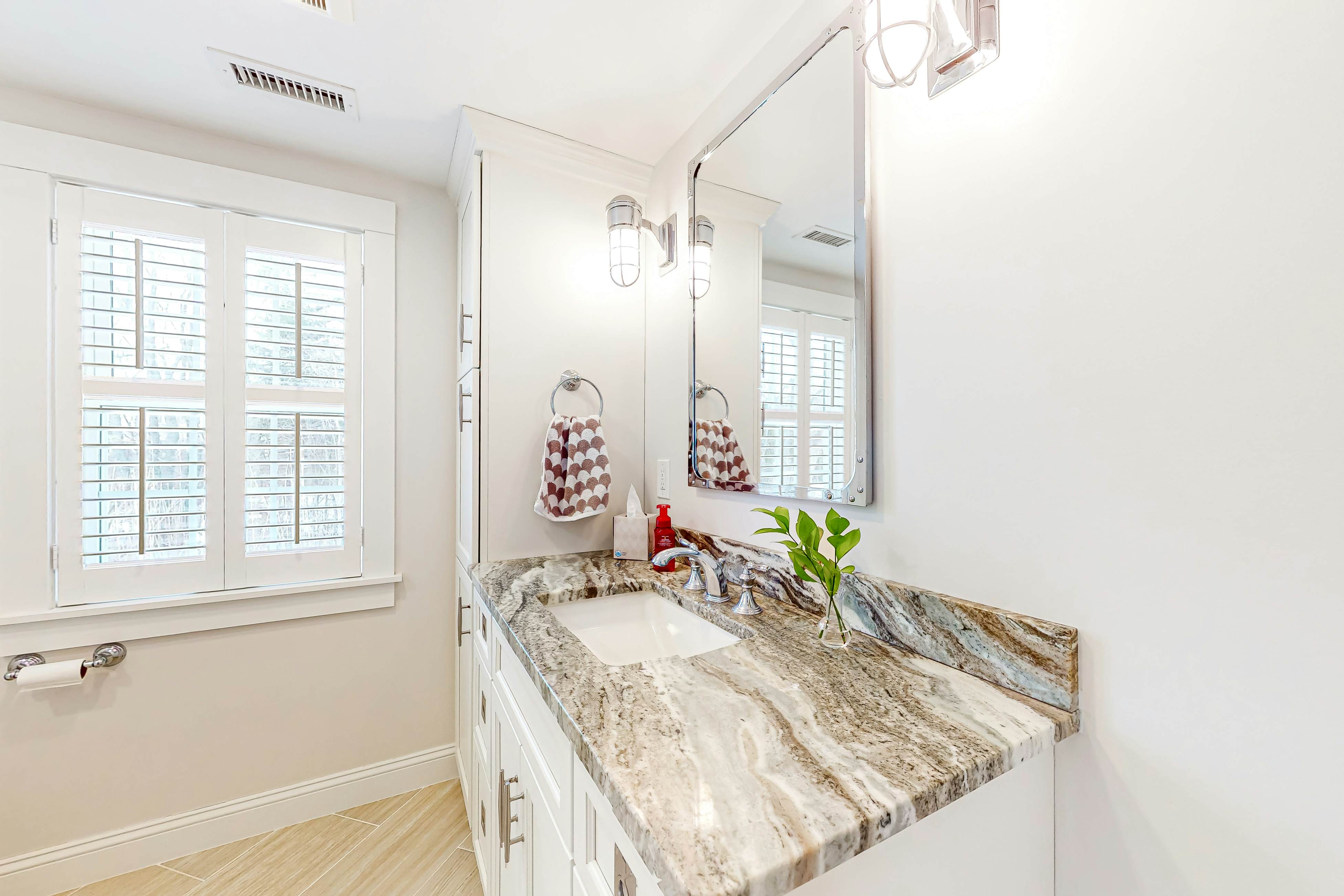 Kennebunk Beach House 4 BD Kennebunk, ME Vacation Rental Vacasa