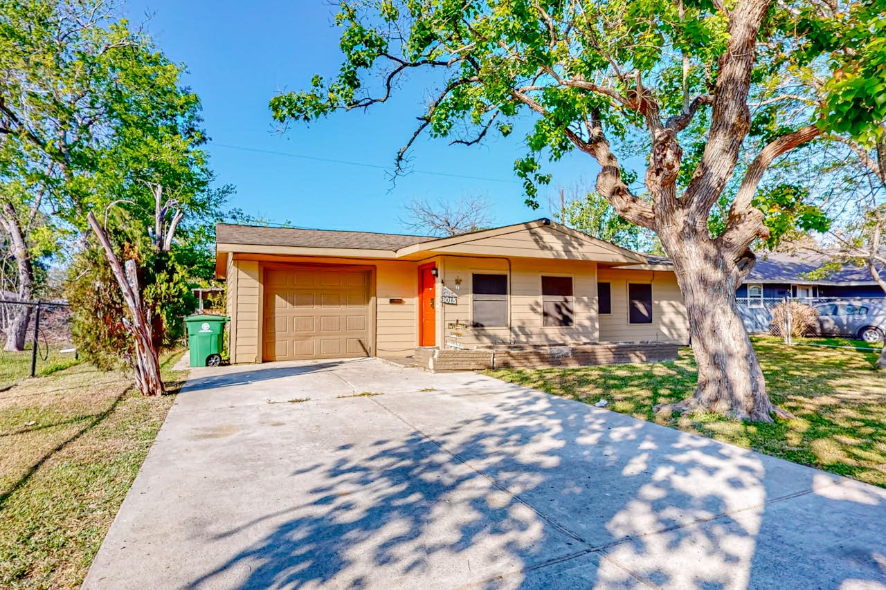 Ridgeway Drive Retreat 4 BD Houston, TX Vacation Rental Vacasa