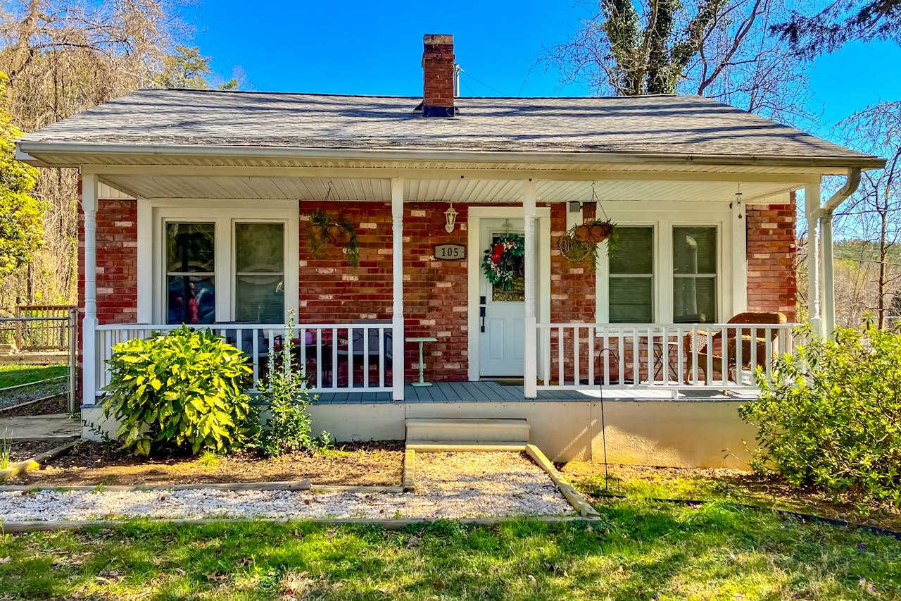 Tryon Cottage 2 BD Tryon, NC Vacation Rental Vacasa