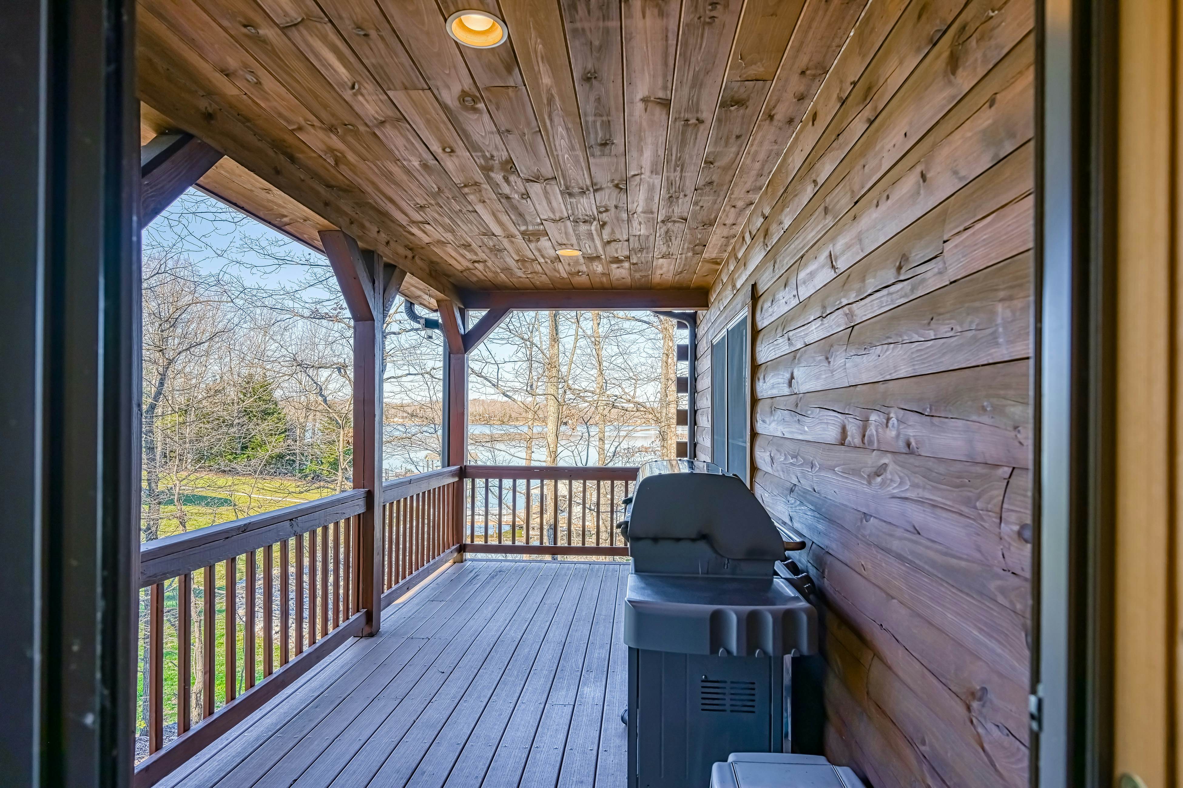 SunsetStarshine 4 BD Huddleston, VA Vacation Rental Vacasa