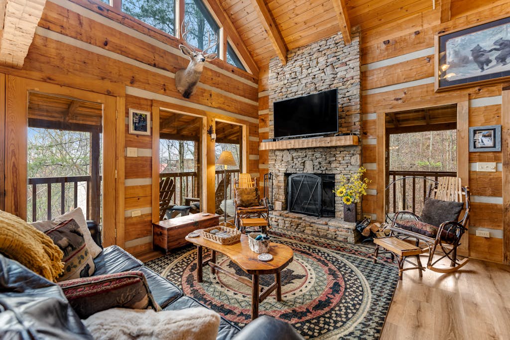 Secluded Retreat W Mtn Views, Sleeps 6, Hot Tub — Sevierville, TN — vacation rental