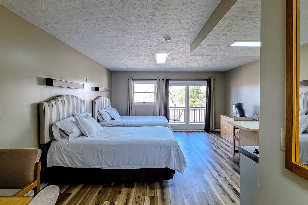 Stroll to Douglas Lake, Sleeps 4, Dog OK, Games, Gym โ Jefferson City, TN โ vacation rental